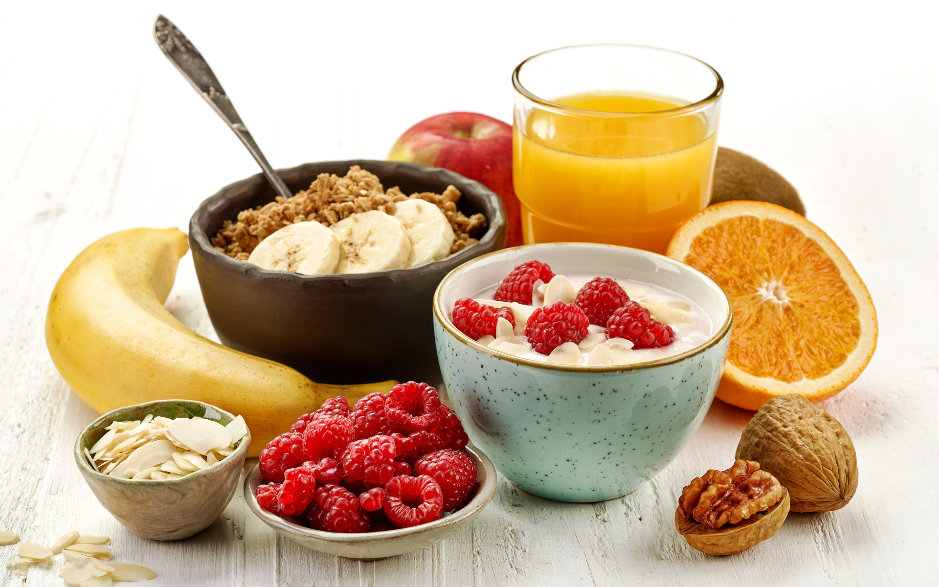 Продукты на завтрак на столе 