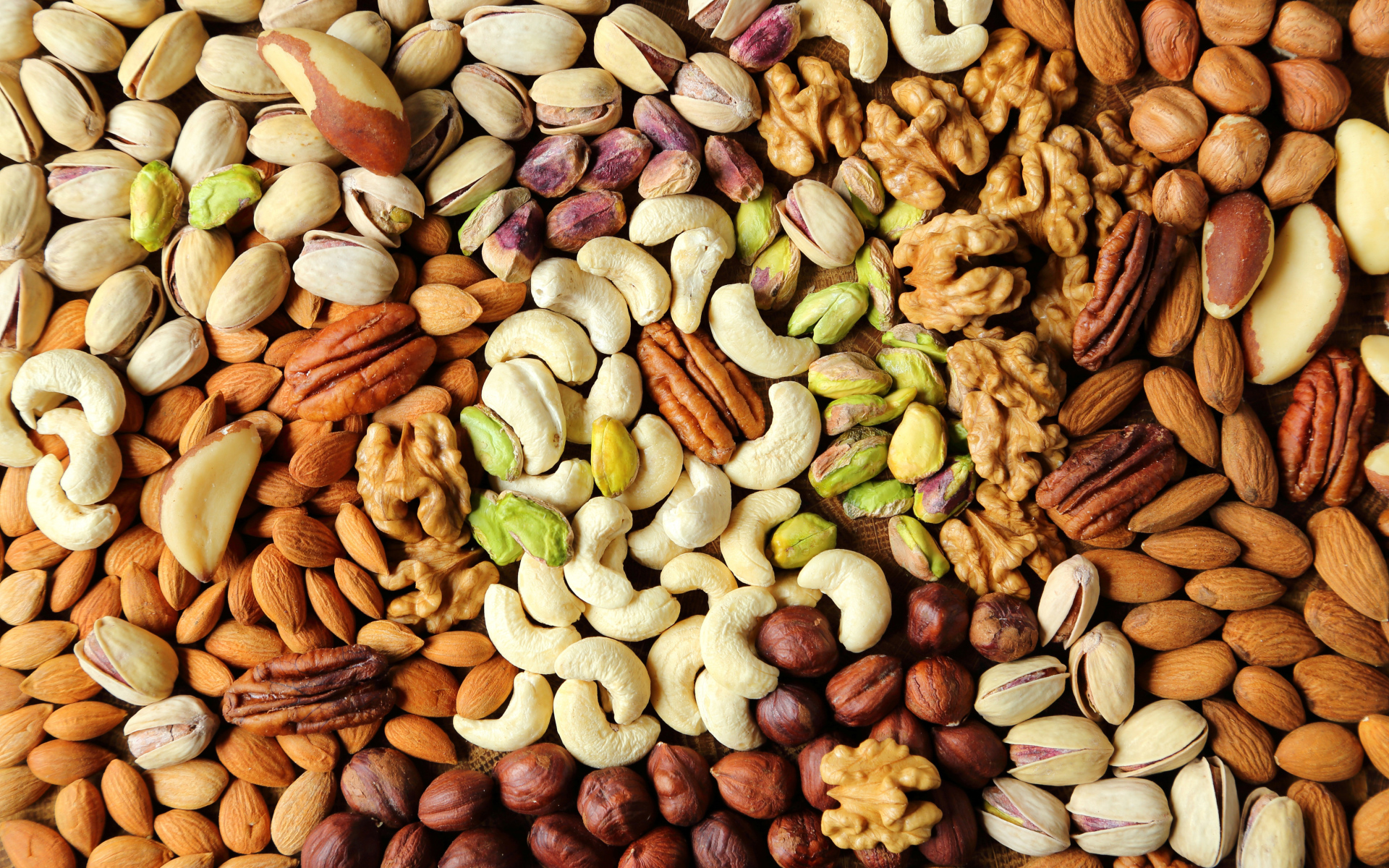 Разные виды орехов крупным планом