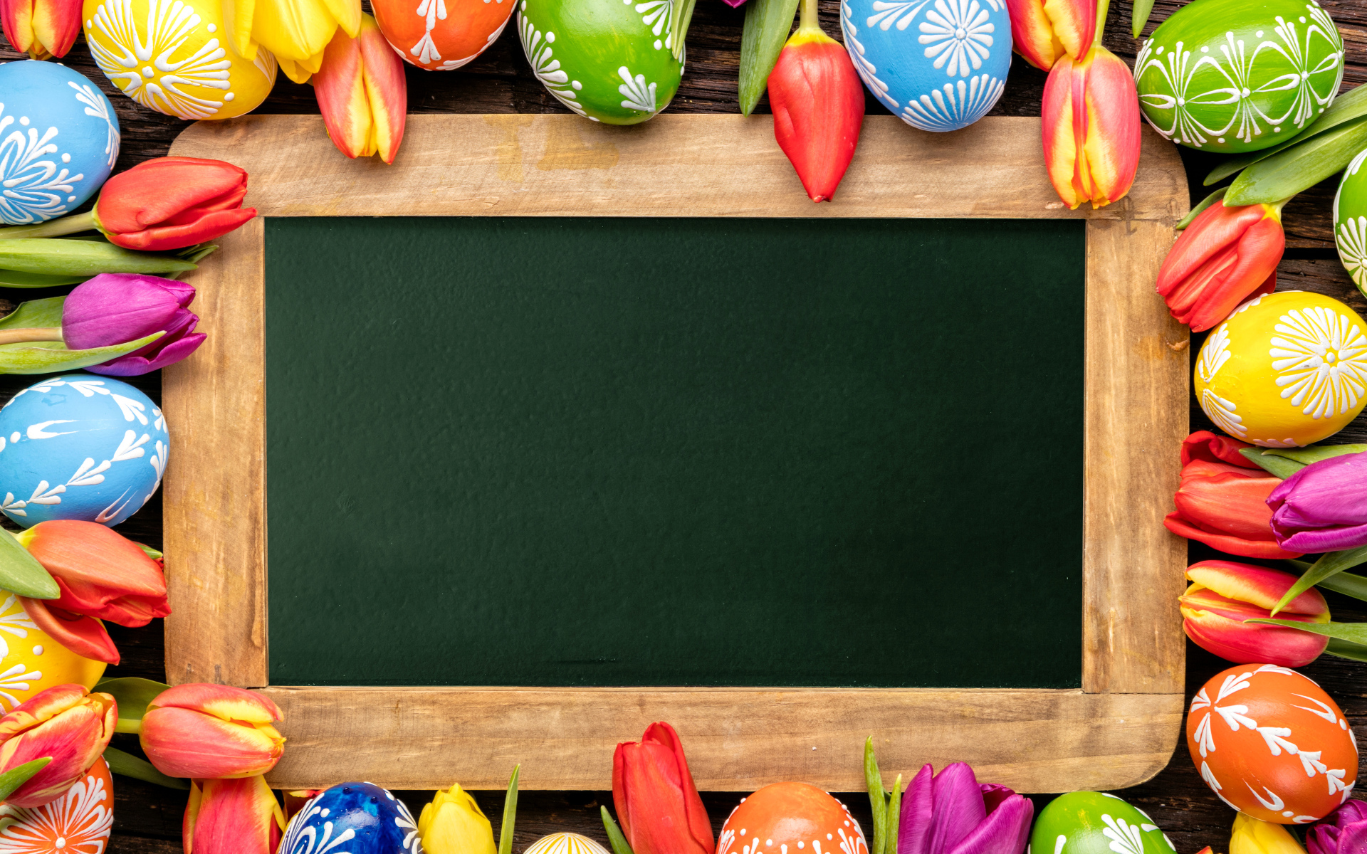 Крашеные яйца с тюльпанами вокруг рамки, шаблон для открытки на праздник Пасха