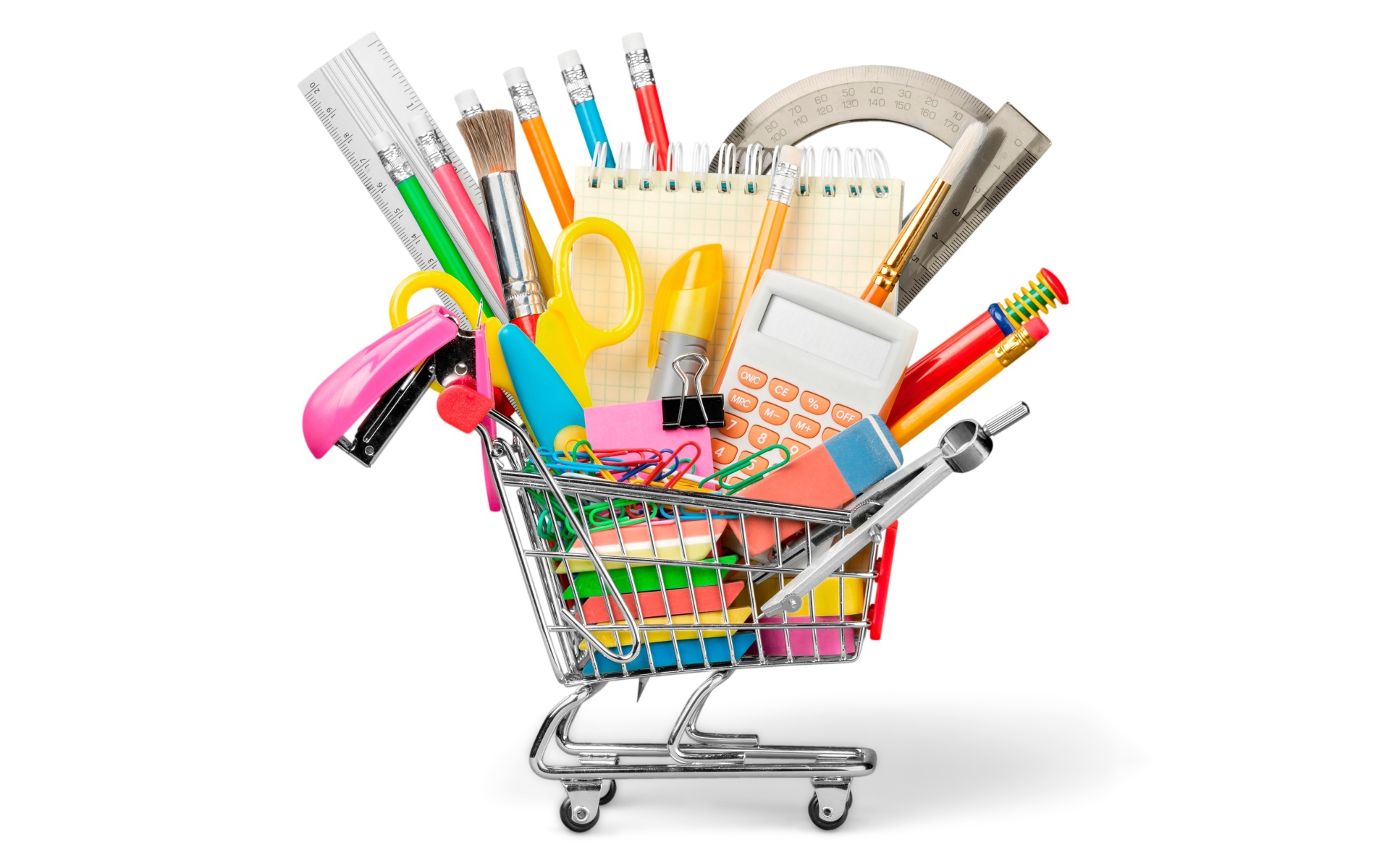 Канцелярские школьные принадлежности в тележке на белом фоне