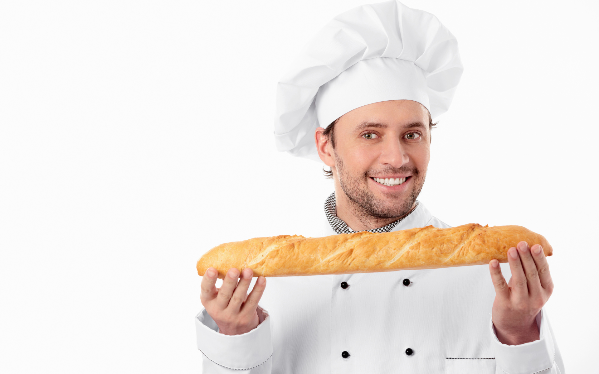 Мужчина повар в костюме с батоном в руках 