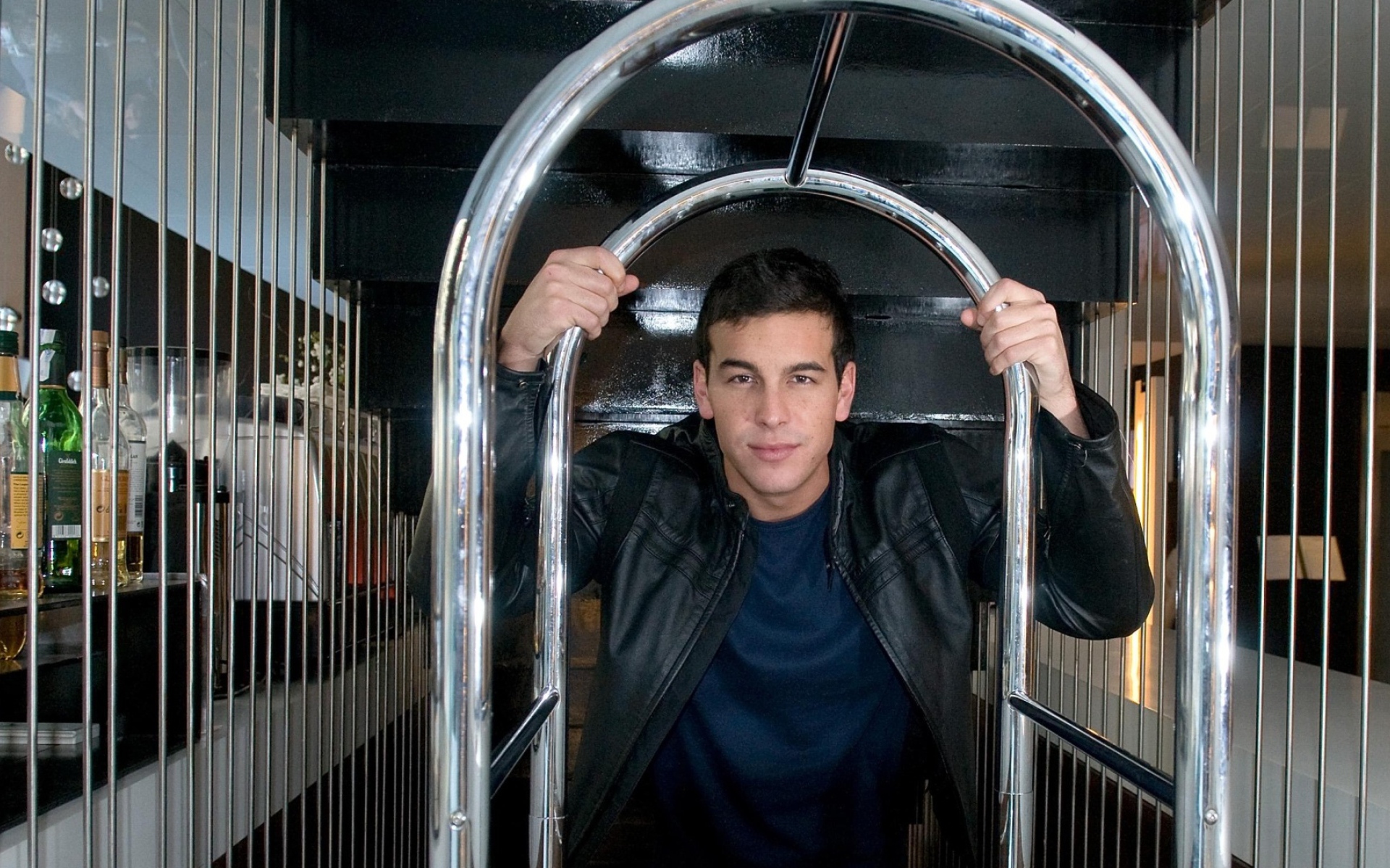 Красивый мужчина, актер Марио Касас