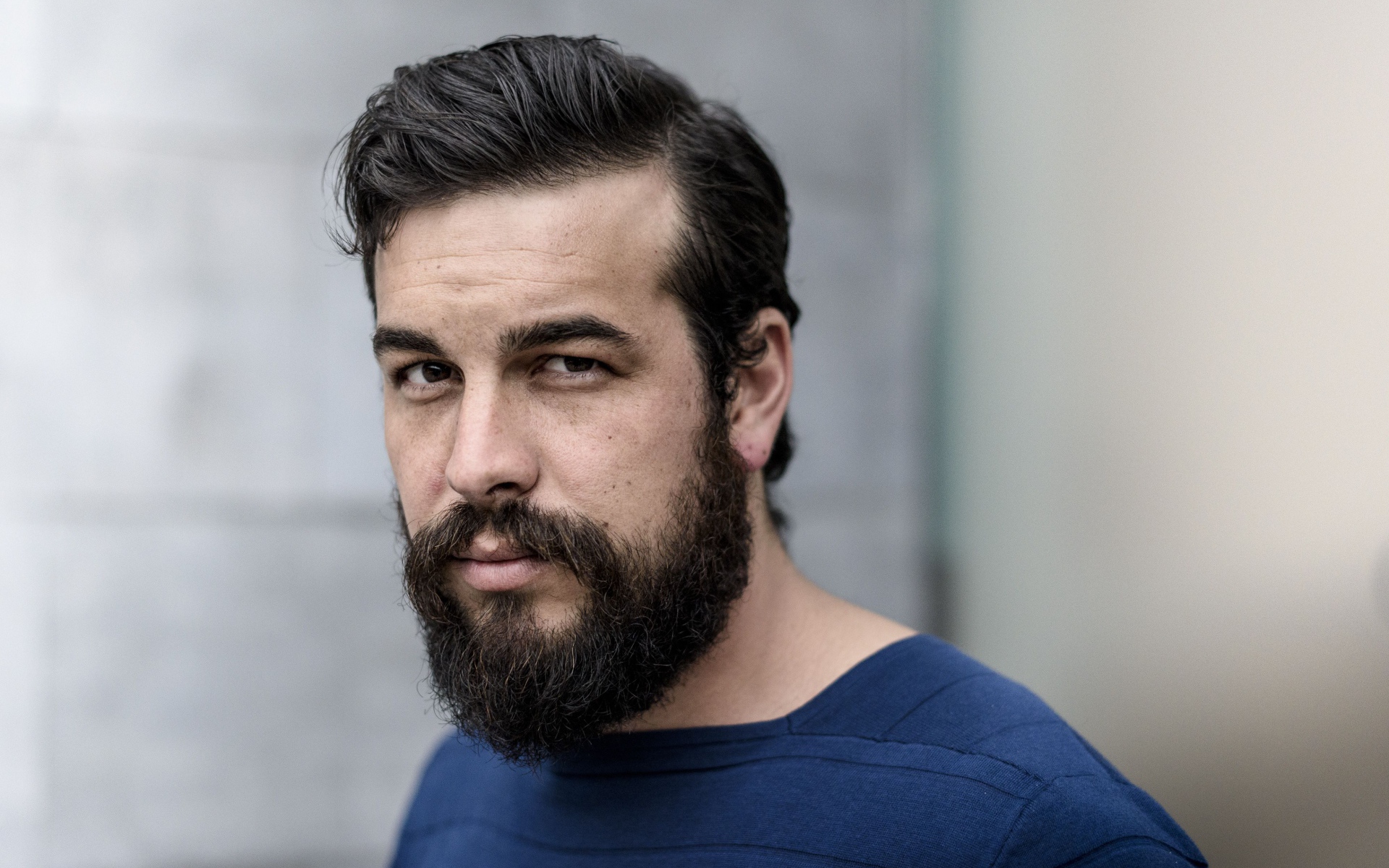 Популярный актер Марио Касас с бородой