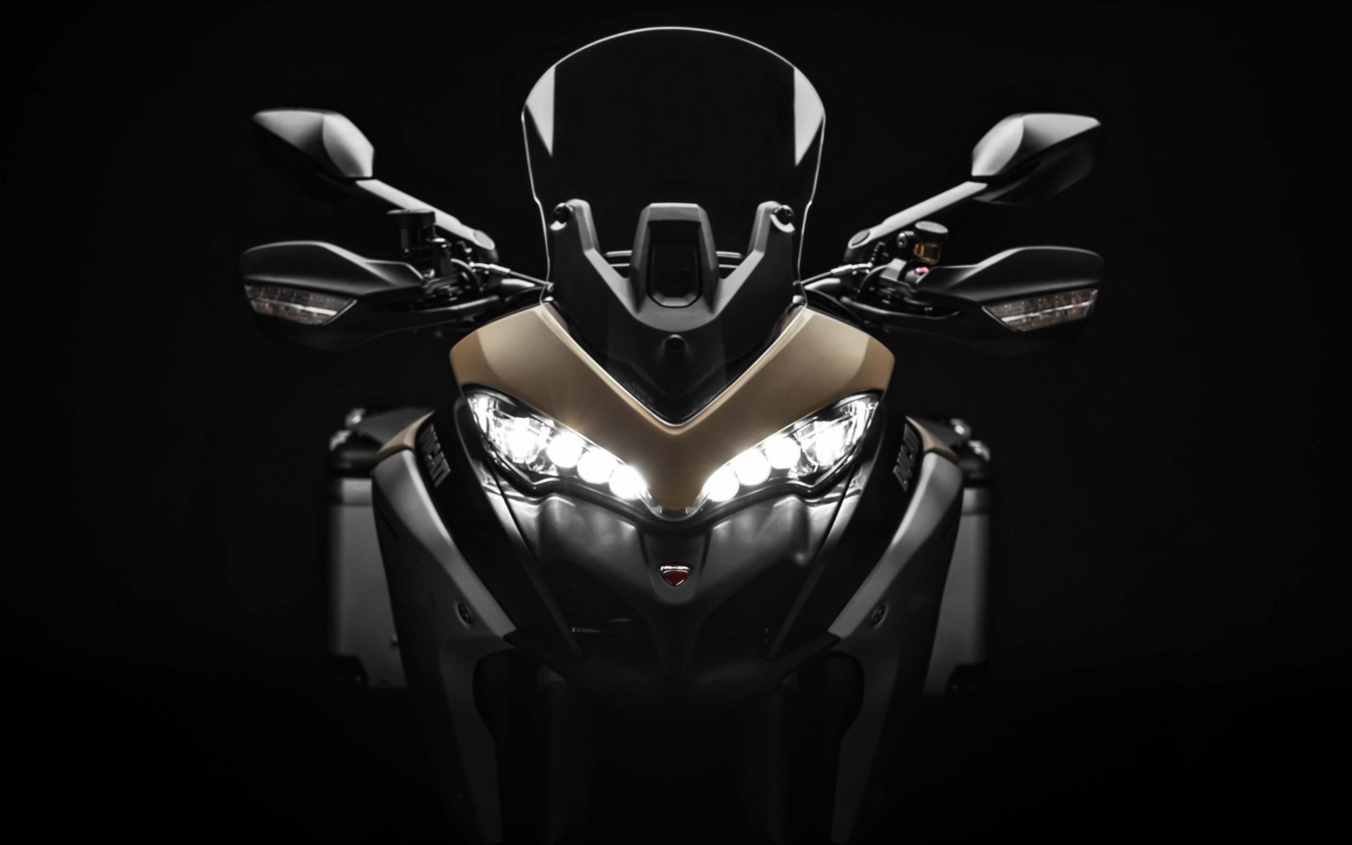 Мотоцикл Ducati Multistrada 1260 Enduro, 2019 вид спереди