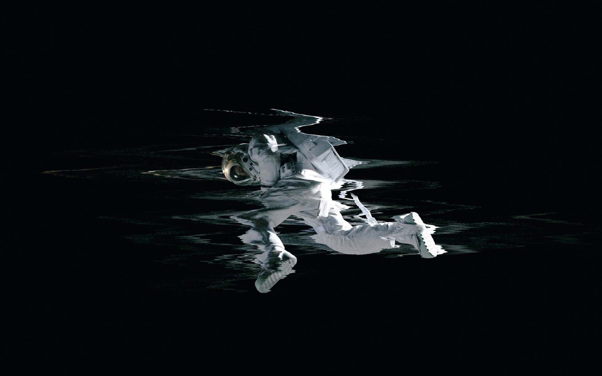 Астронавт на черном фоне постер фильма К звёздам, 2019 год