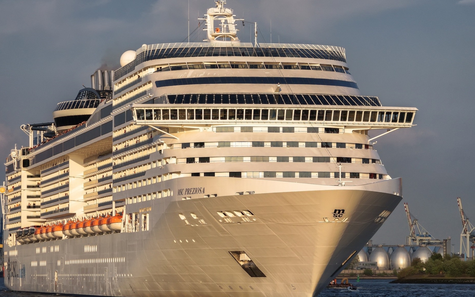 Круизный лайнер MSC Preziosa отправляется в плаванье