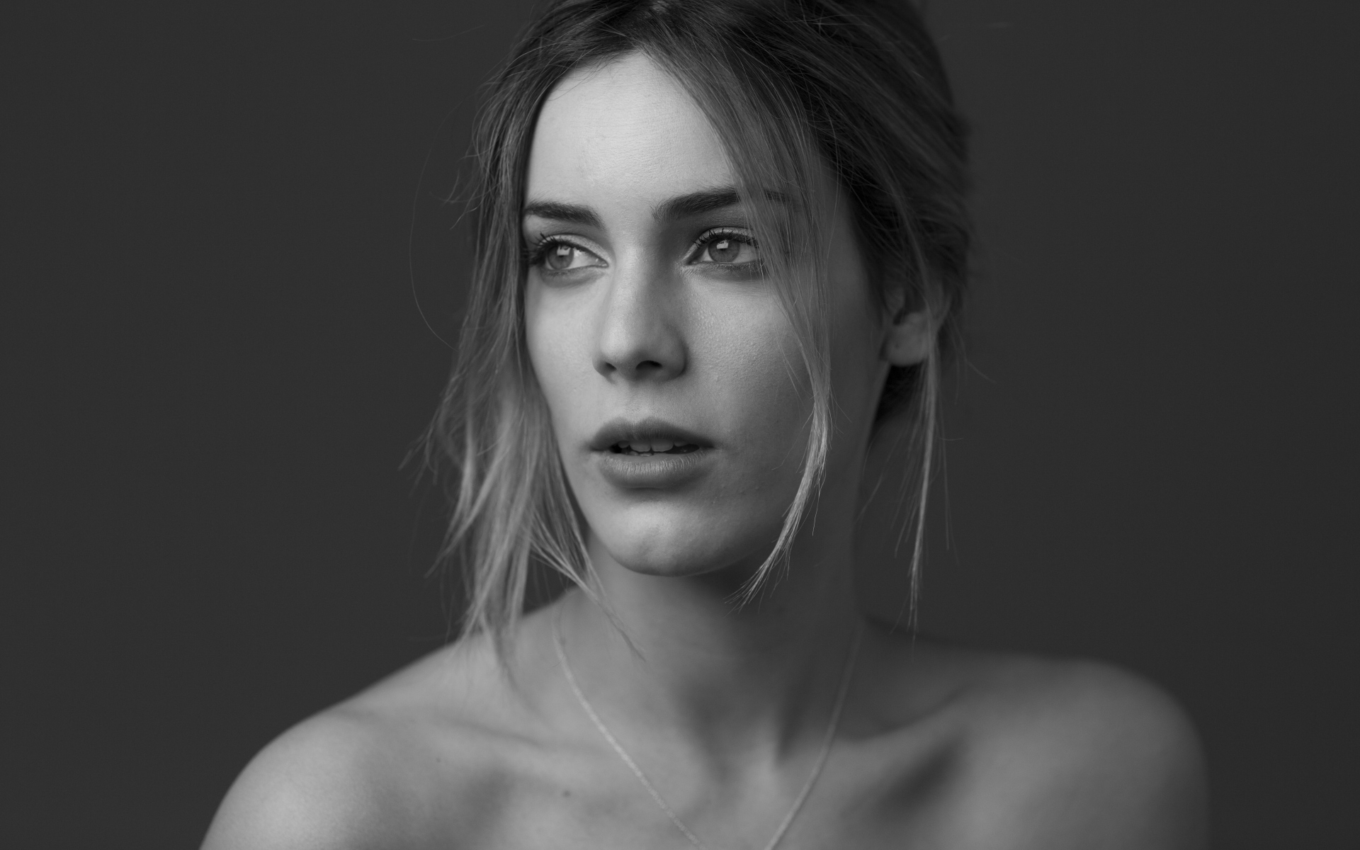 Актриса Алехандра Оньева черно -  белое фото 