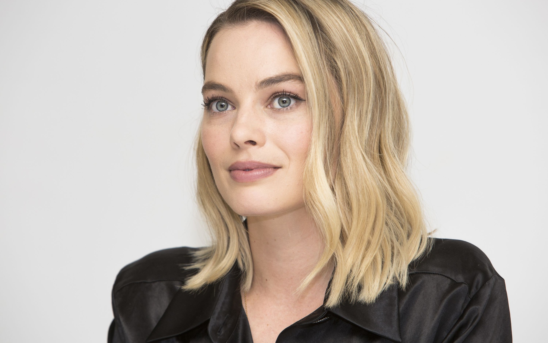 Красивая блондинка, актриса Марго Робби лицо крупным планом