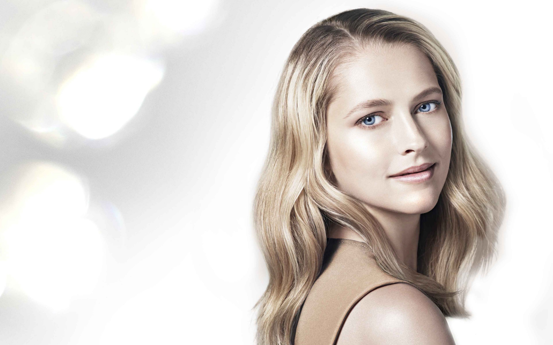 Красивая голубоглазая блондинка, актриса Тереза Палмер