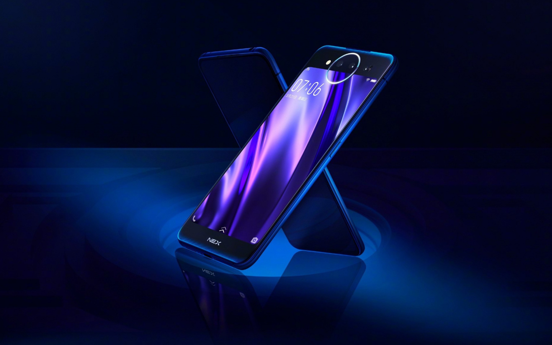 Флагманский смартфон Vivo NEX Dual Display Edition на синем фоне
