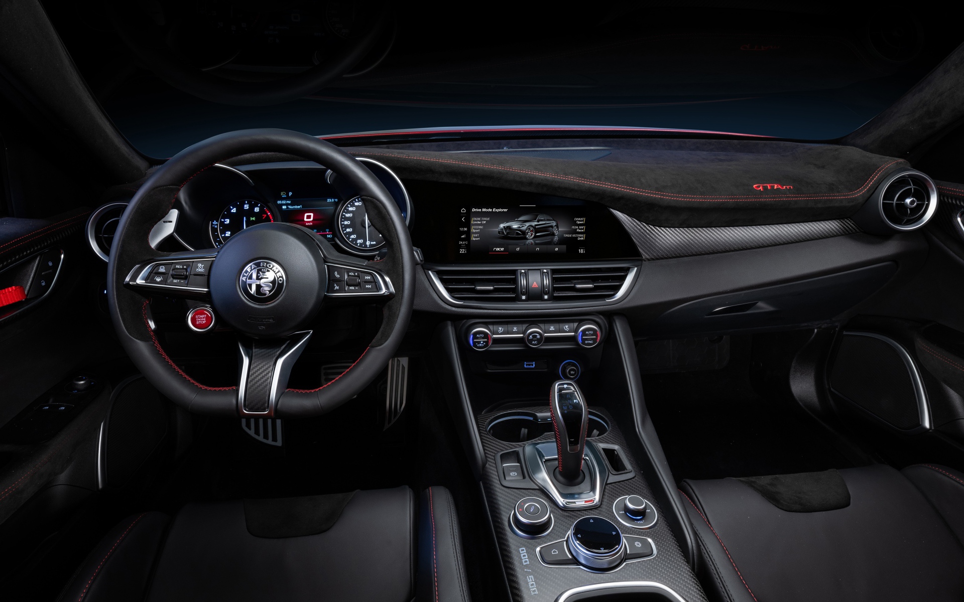 Салон автомобиля Alfa Romeo Giulia GTAm 2020 года 