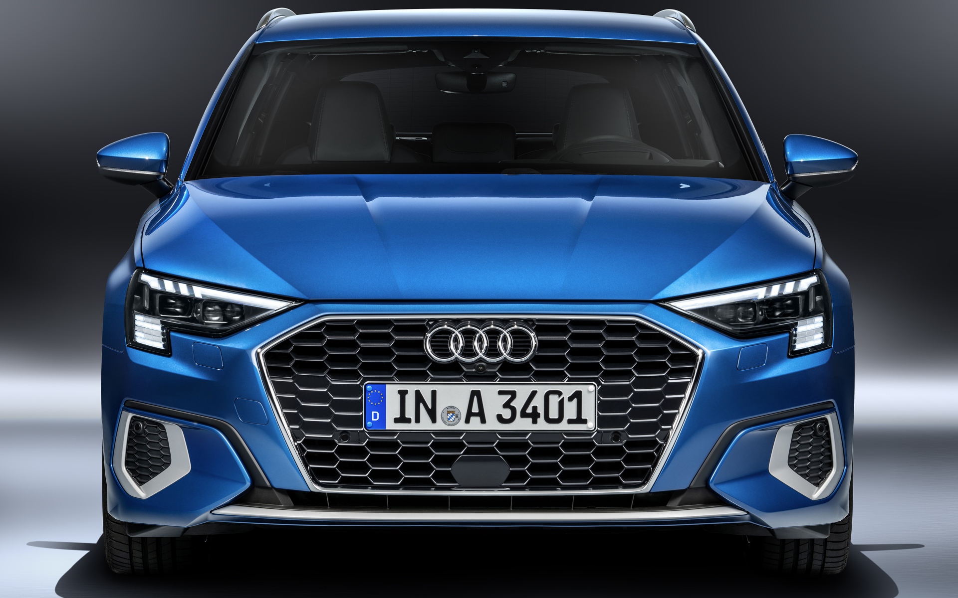 Синий автомобиль Audi A3 Sportback 35 TFSI 2020 года на сером фоне