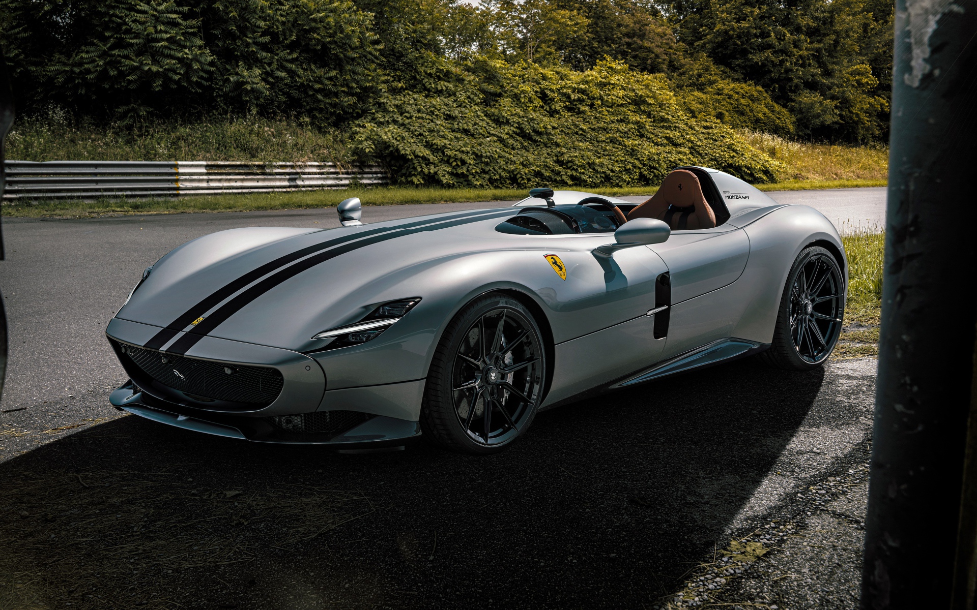 Новый автомобиль  Ferrari Monza SP1 2020 года в парке