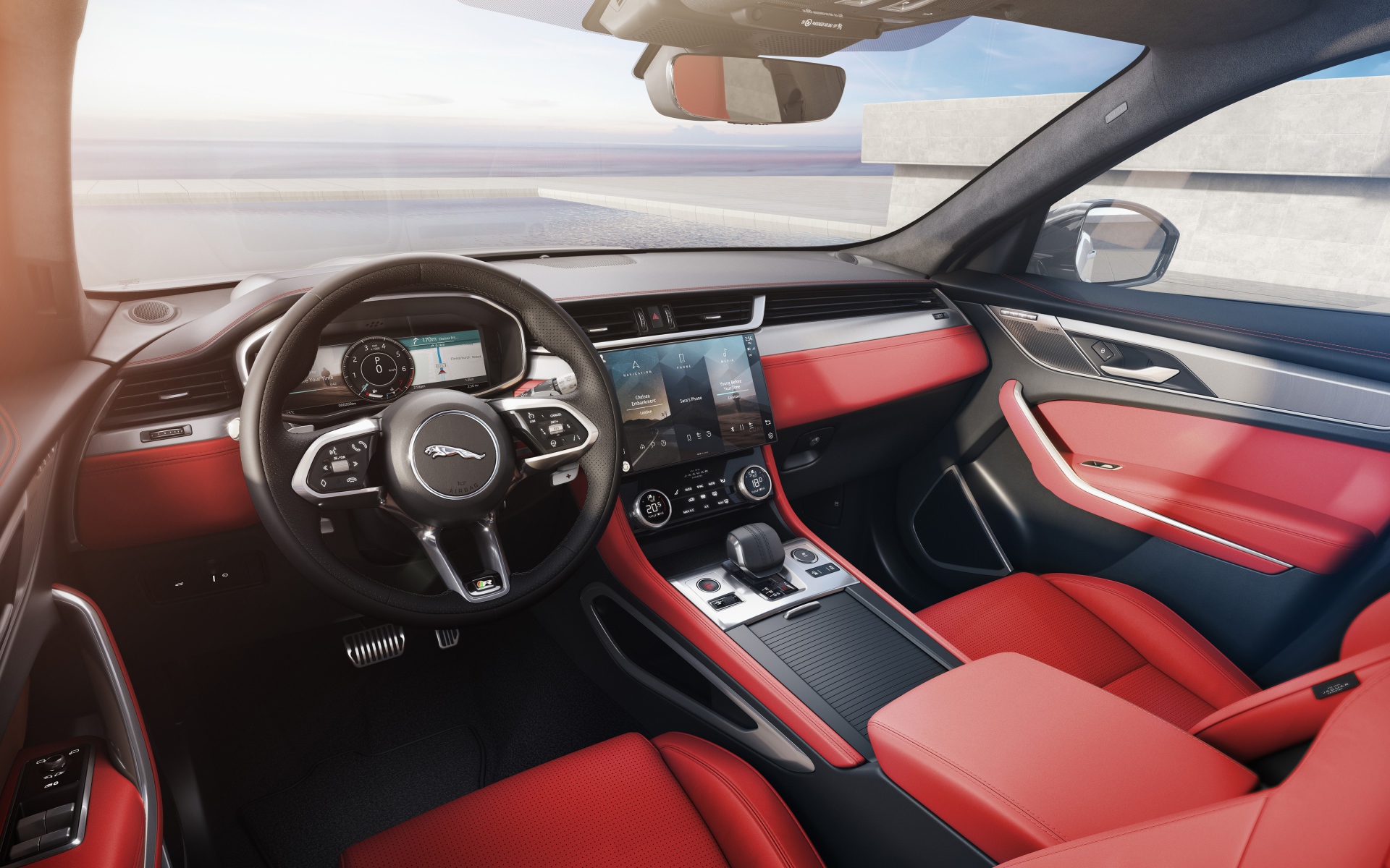 Красный кожаный салон автомобиля Jaguar F-Pace R-Dynamic 2020 года 