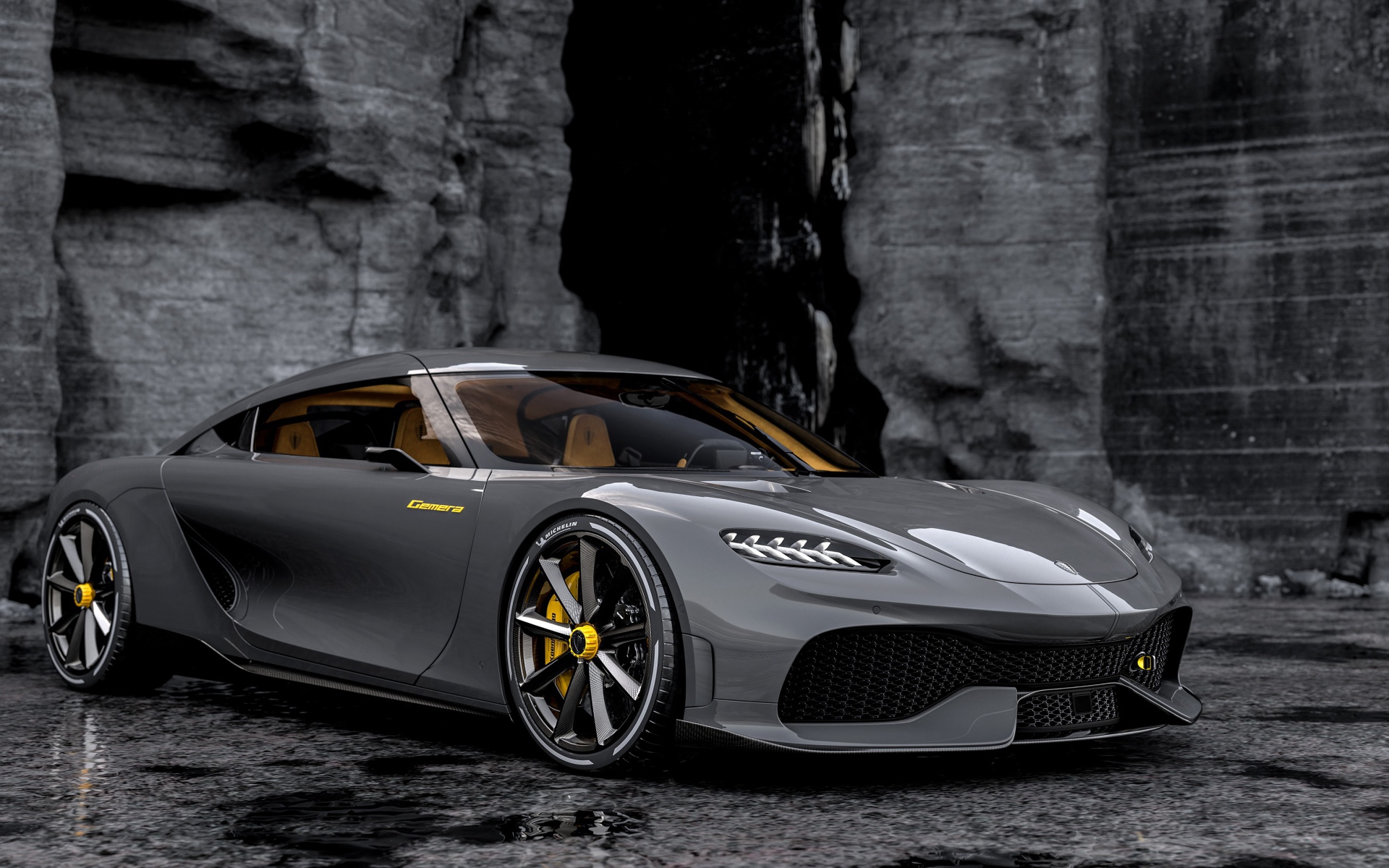 Автомобиль Koenigsegg Gemera 2020 года у высокой стены 