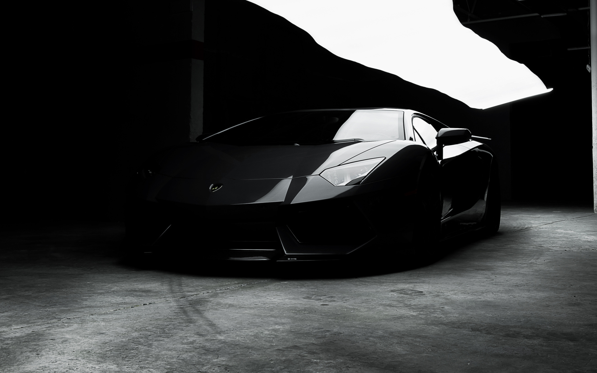 Черный автомобиль   Lamborghini Aventador
