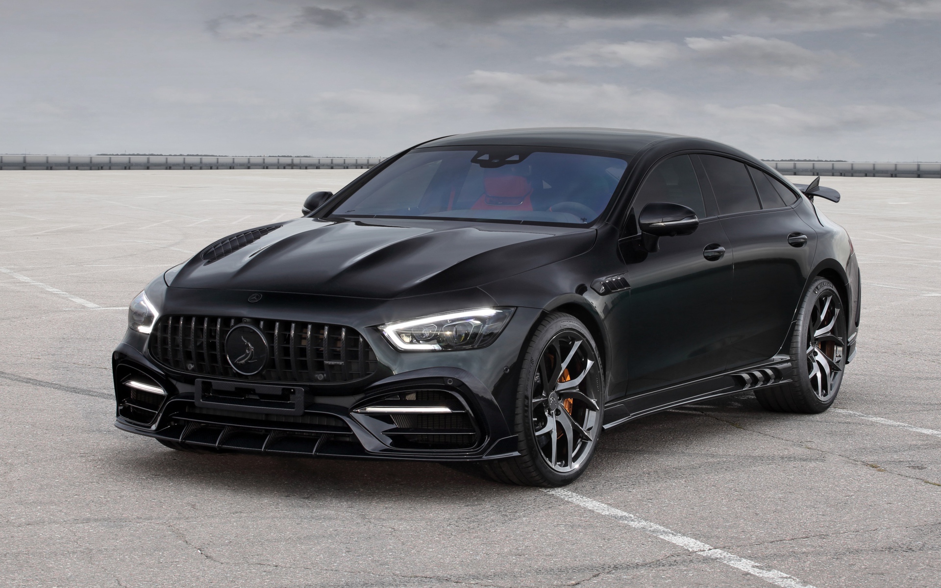 Черный автомобиль Mercedes-AMG GT 63 S 4MATIC+ 4-Door Coupé Inferno 2020 года 