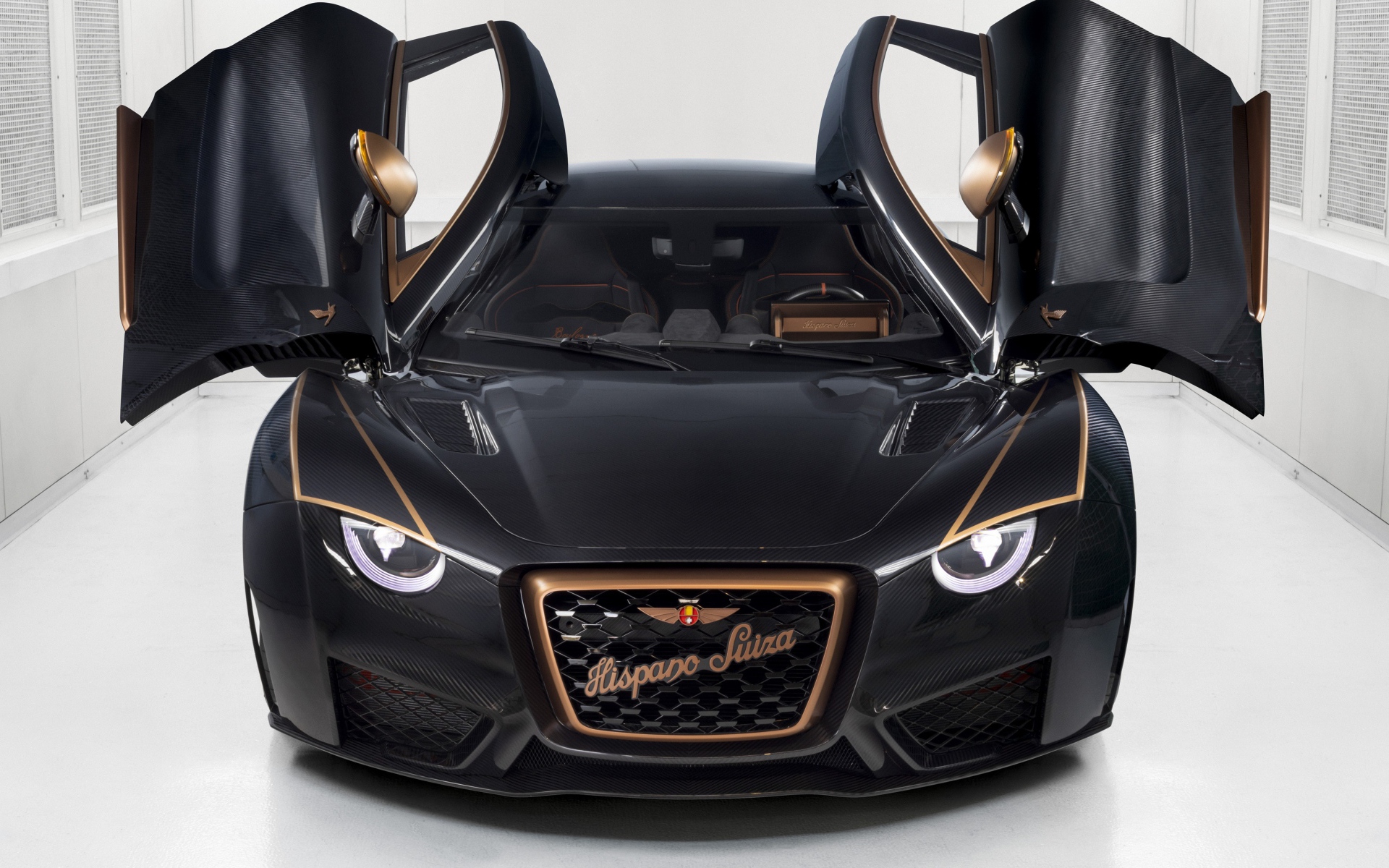 Автомобиль Hispano-Suiza Carmen Boulogne 2020 года с открытыми дверями