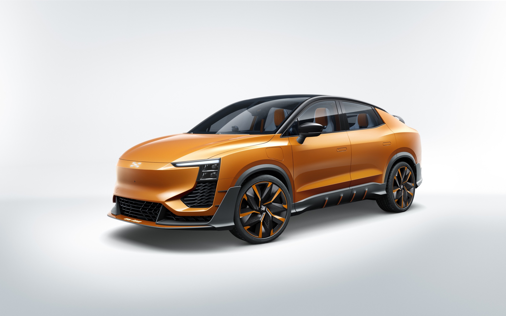 Коричневый автомобиль Aiways U6ion 2020 года на белом фоне