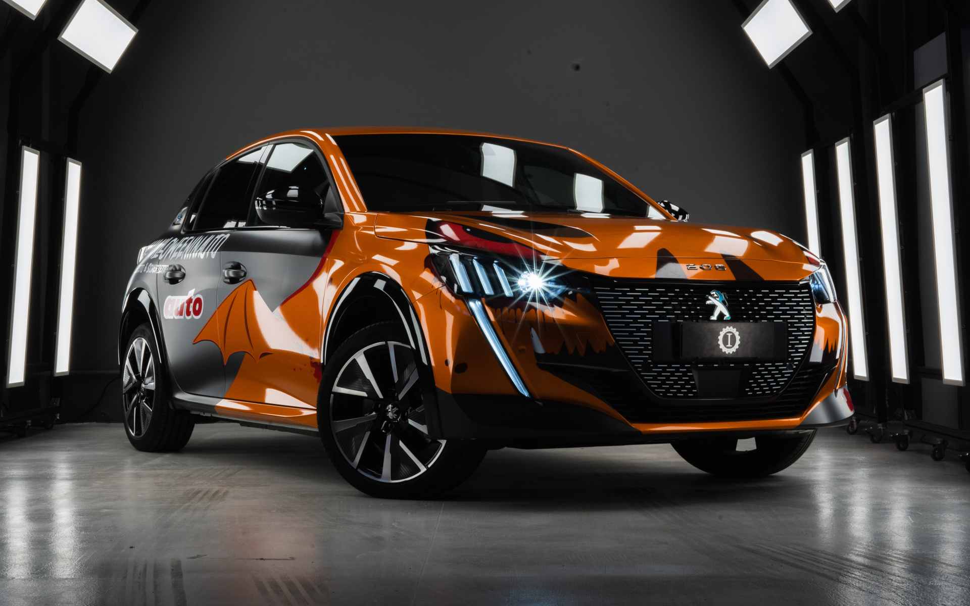 Автомобиль Peugeot E-208 GT, 2020 года