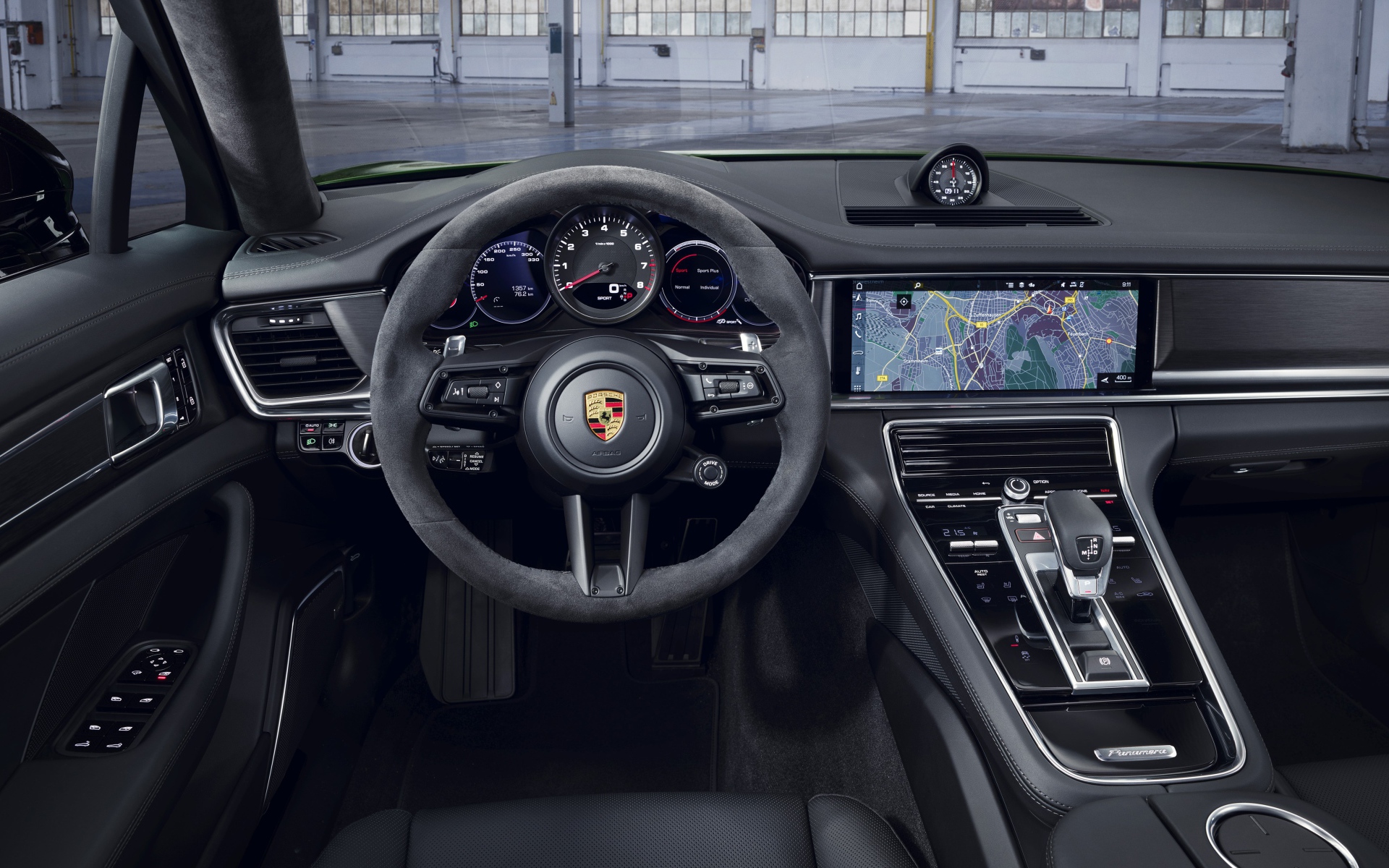 Салон автомобиля Porsche Panamera 4S 2020 года 