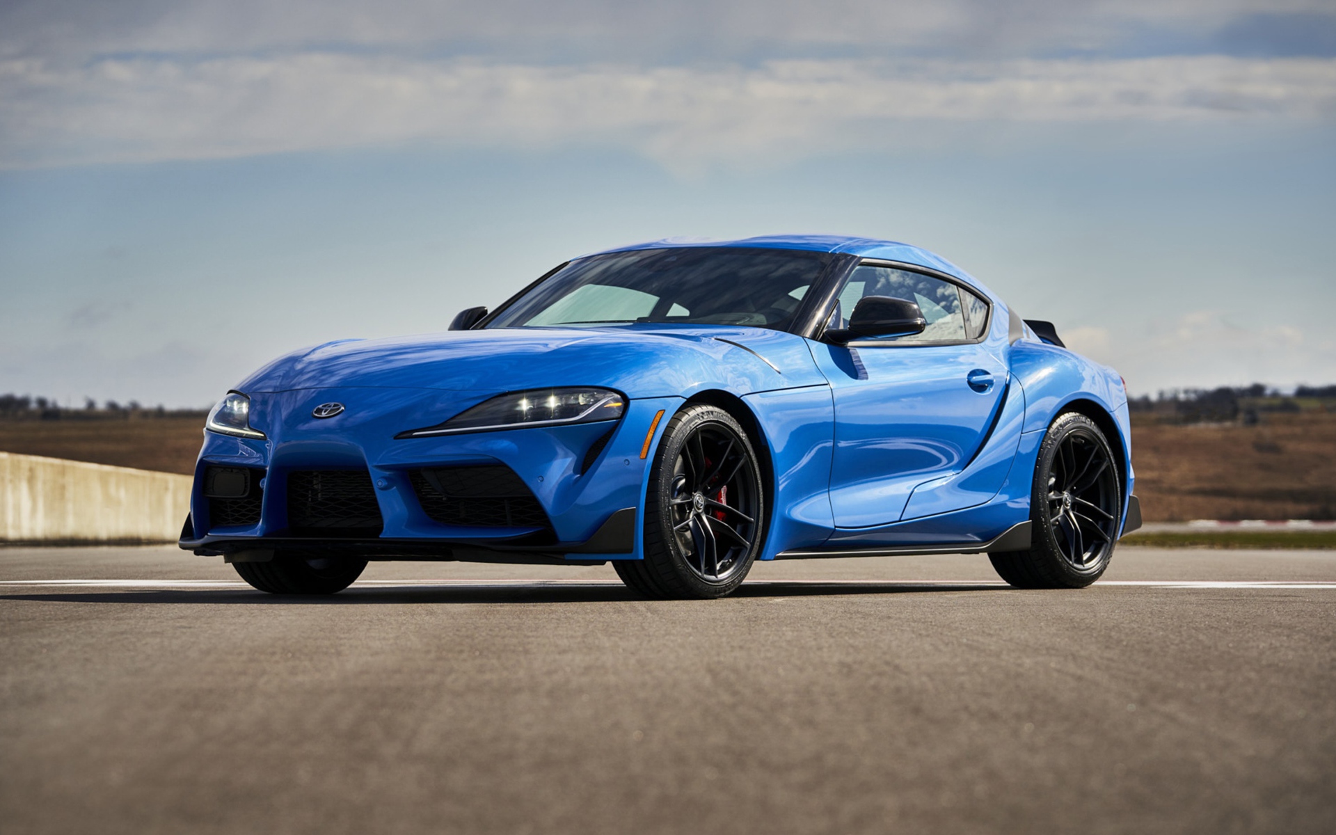 Синий автомобиль Toyota GR Supra A91, 2021 года 