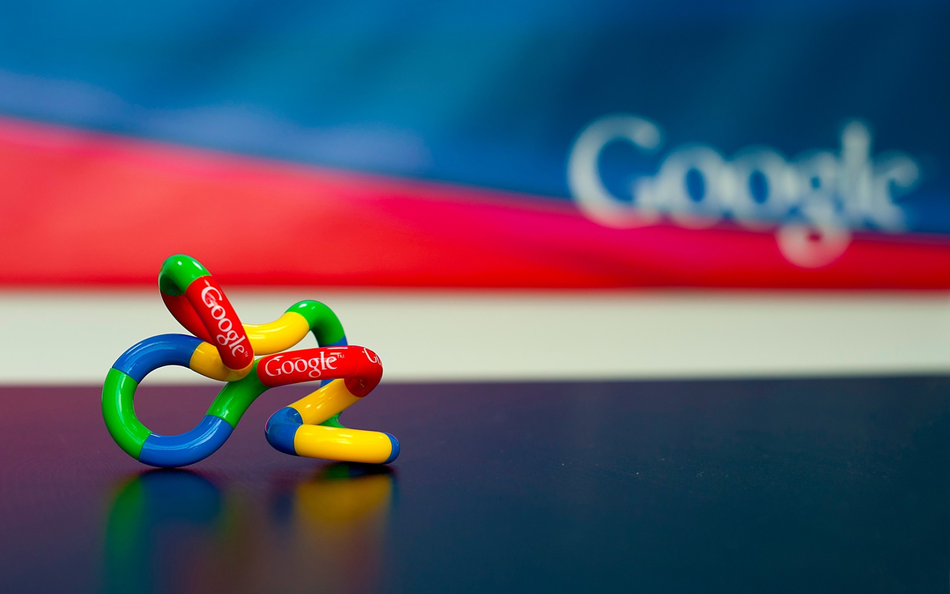 Значок google на столе