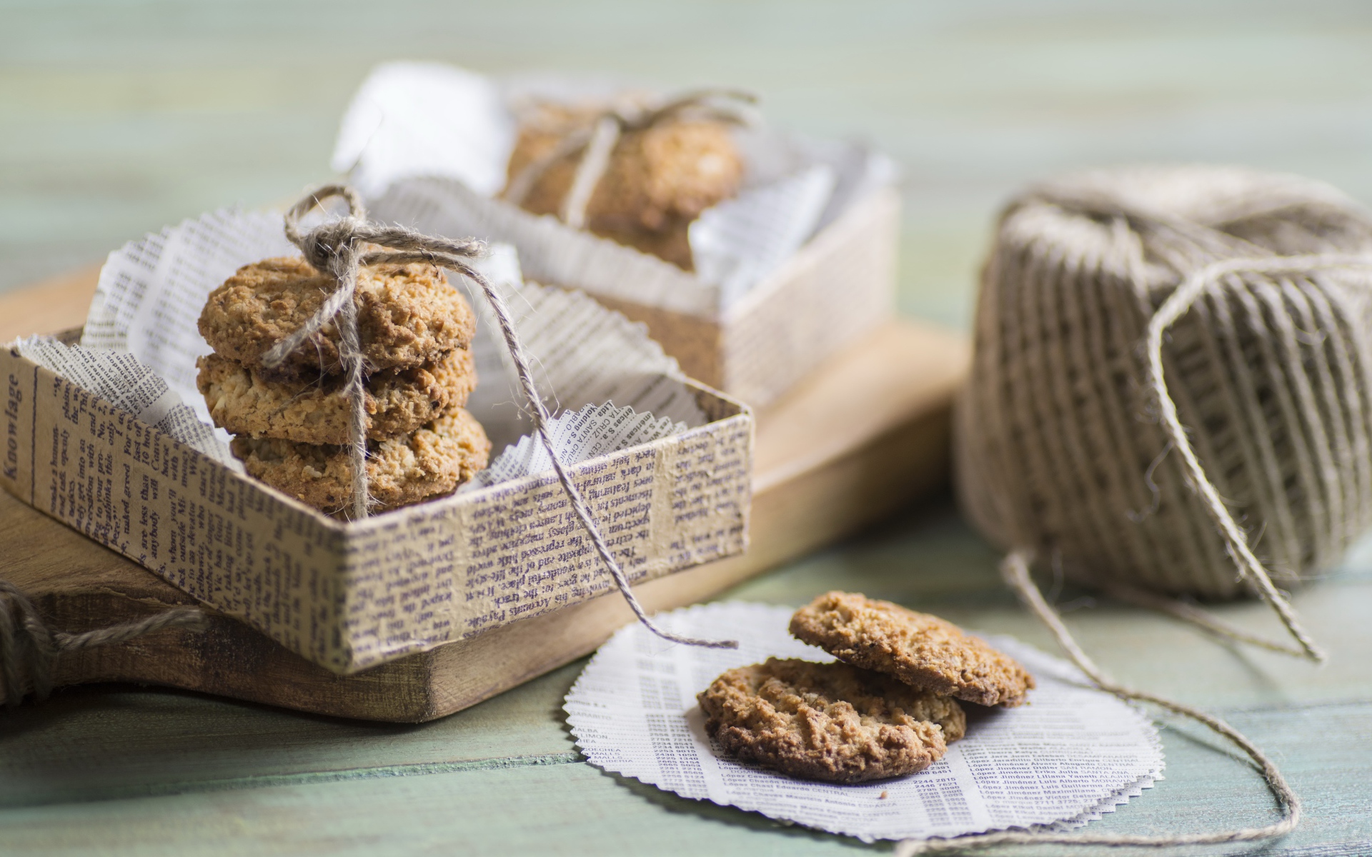 Овсяное печенье в коробке с бумагой 