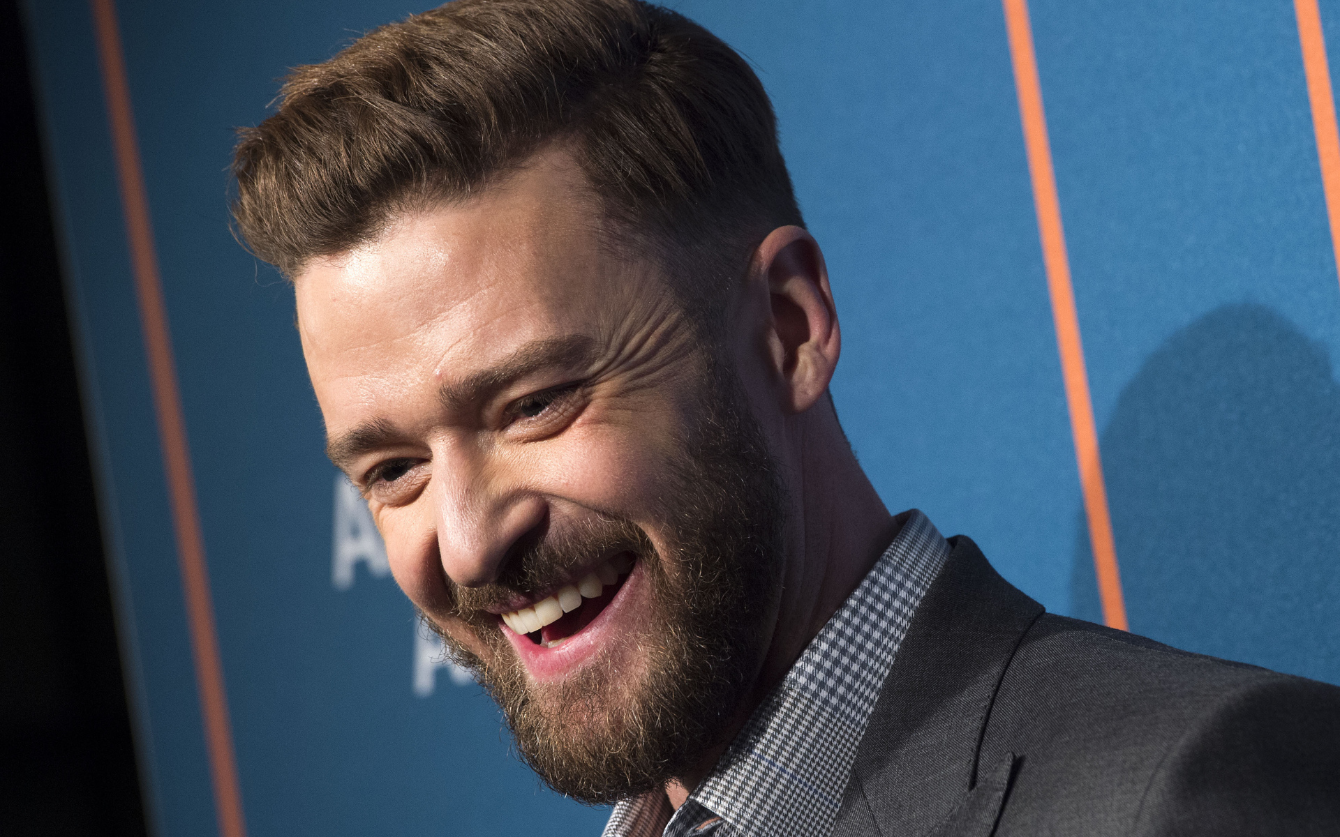 Улыбающийся мужчина, актер Джастин Тимберлейк