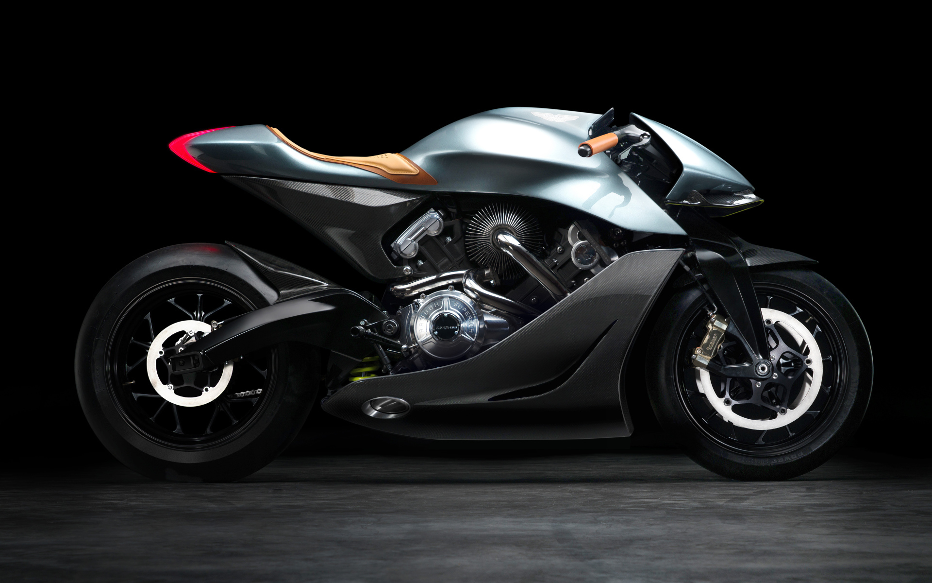 Серебристый байк Aston Martin Brough Superior AMB-001 EICMA 2019 года 