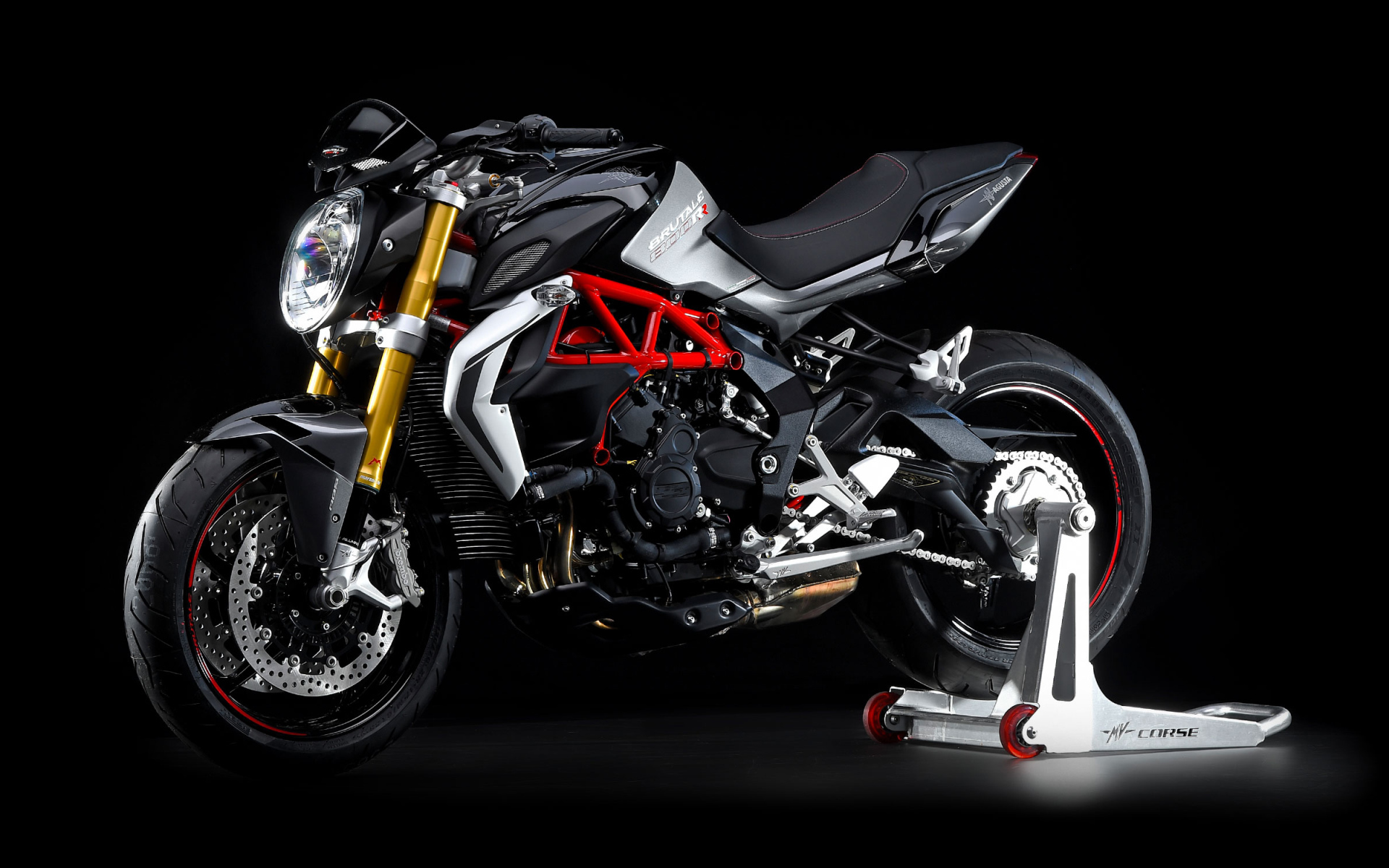 Мотоцикл Agusta Brutale 800 RR 2020 года на подножке