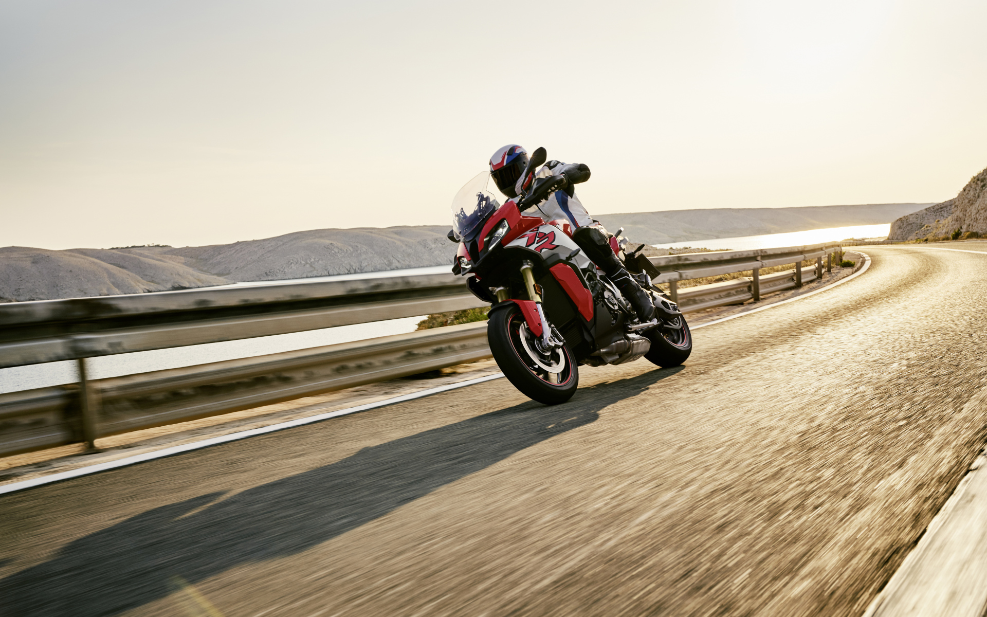 Мотоцикл BMW S1000 XR на гонках 