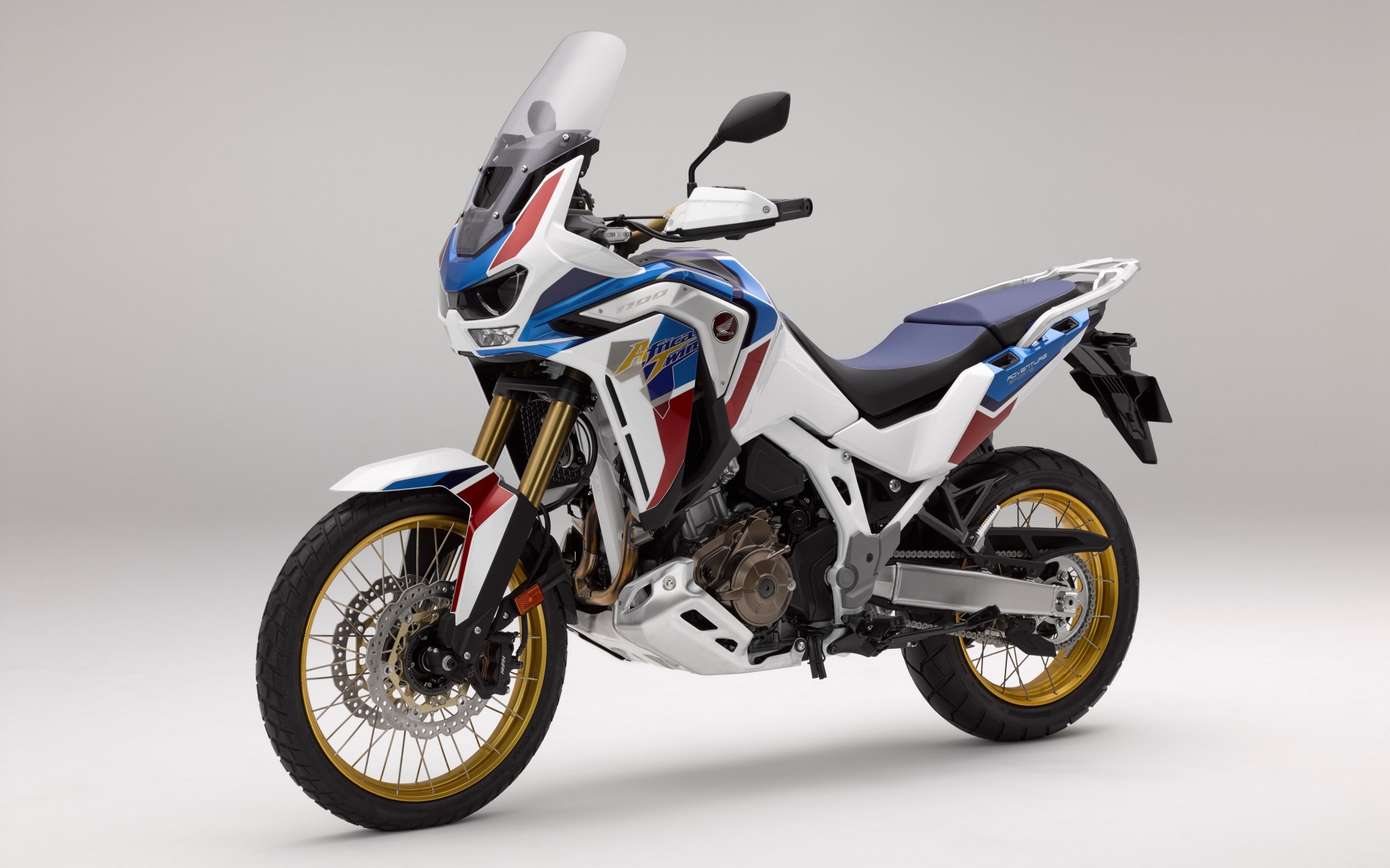 Спортивный мотоцикл Honda  CRF 1000 D, 2020  года на сером фоне