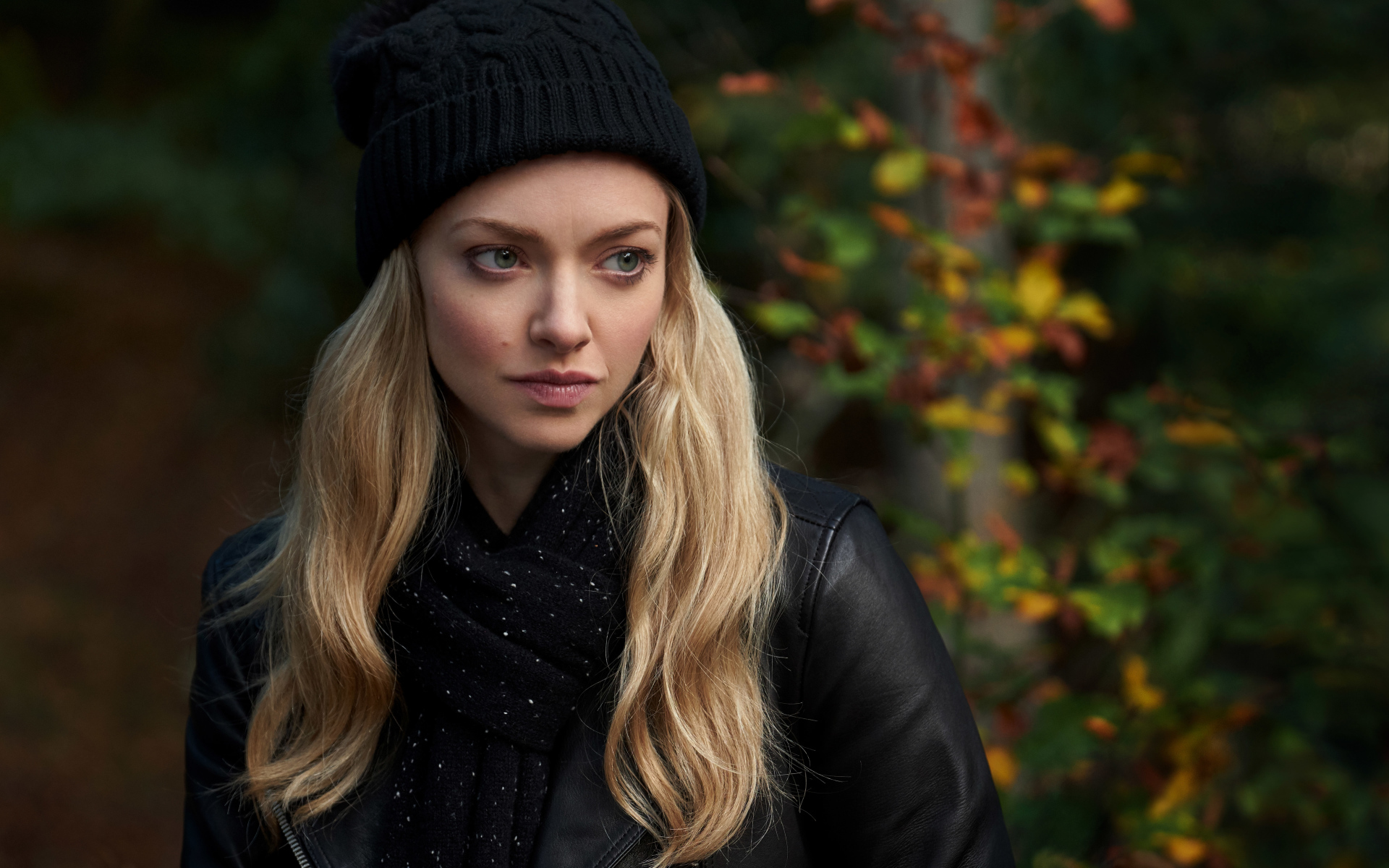 Актриса Аманда Сейфрид в фильме Тебе стоило уйти, 2020