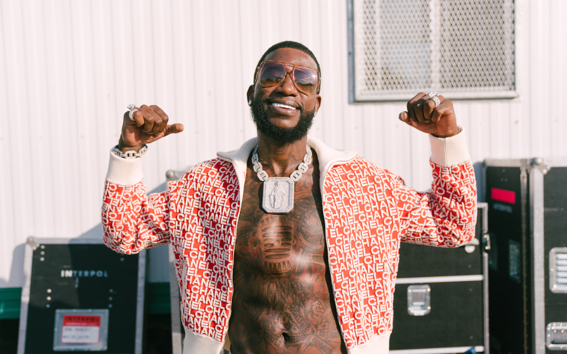 Американский рэпер  Gucci Mane с татуировками на теле