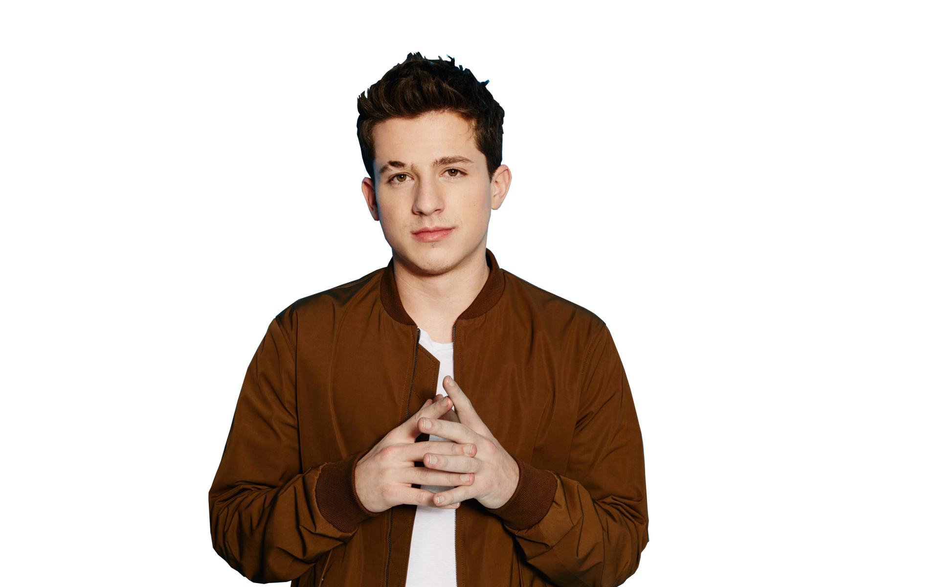 Американский певец Чарли Пут на белом фоне