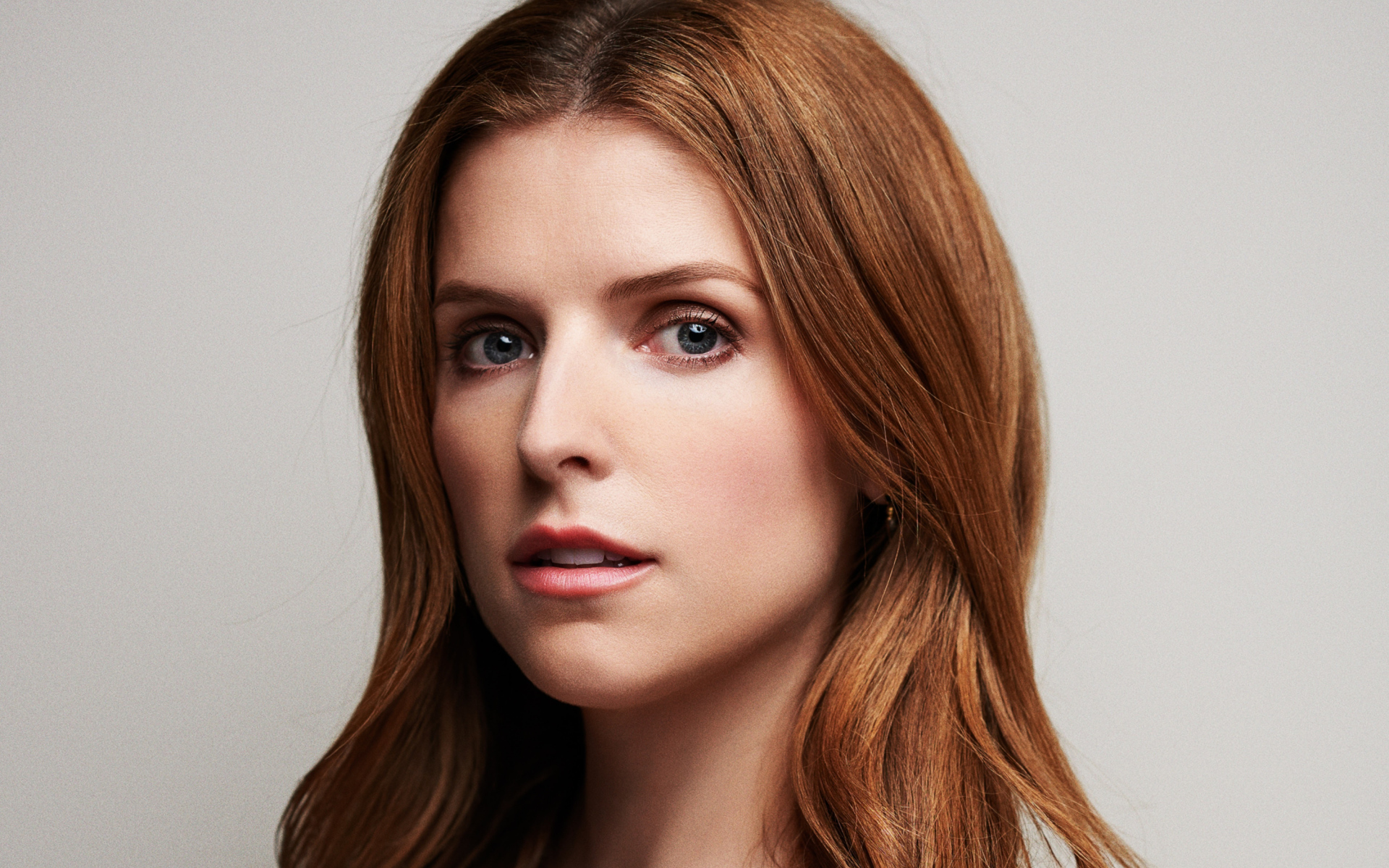 Актриса Анна Кендрик лицо крупным планом