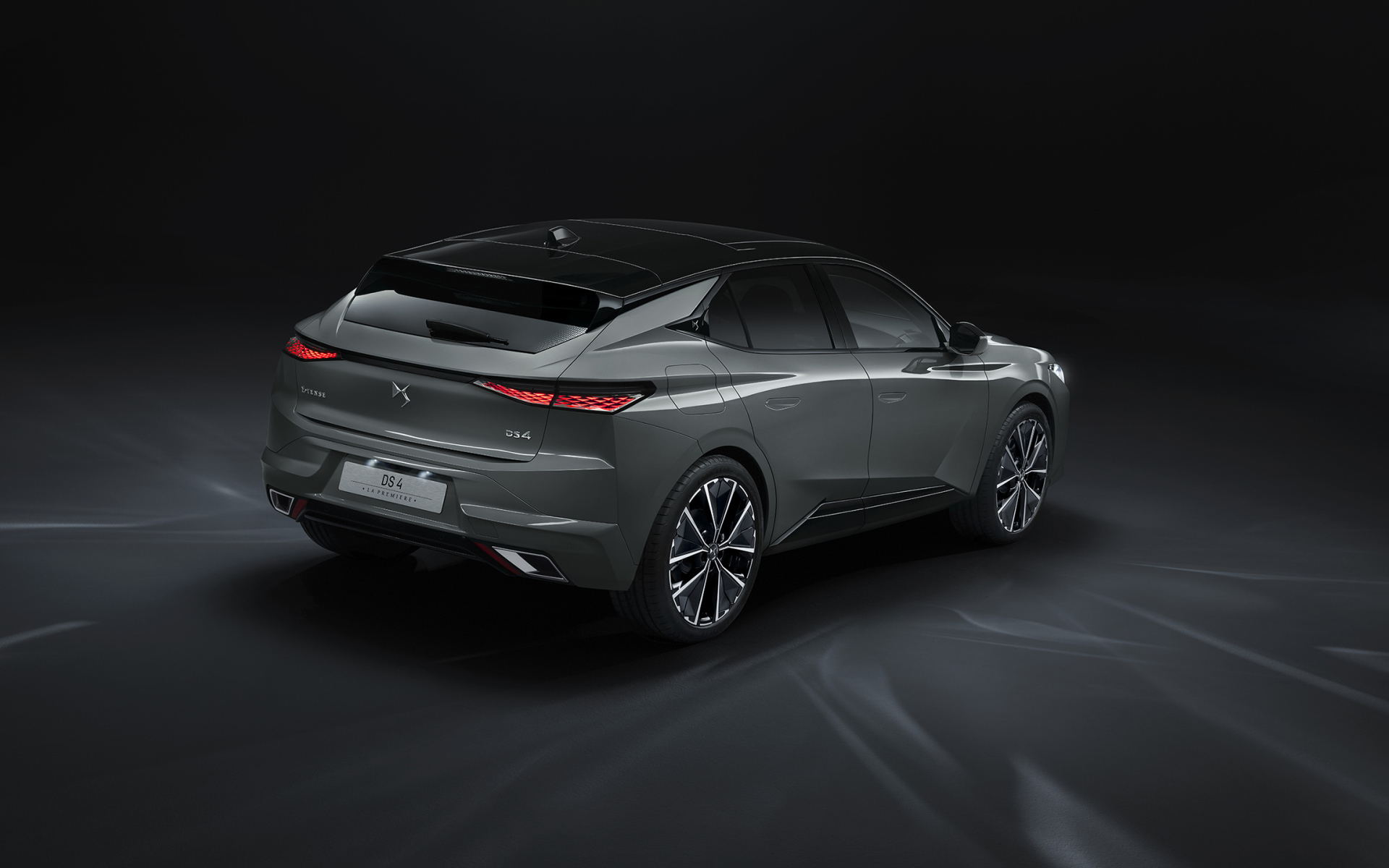 Автомобиль DS 4 E-Tense La Première 2021 года вид сзади