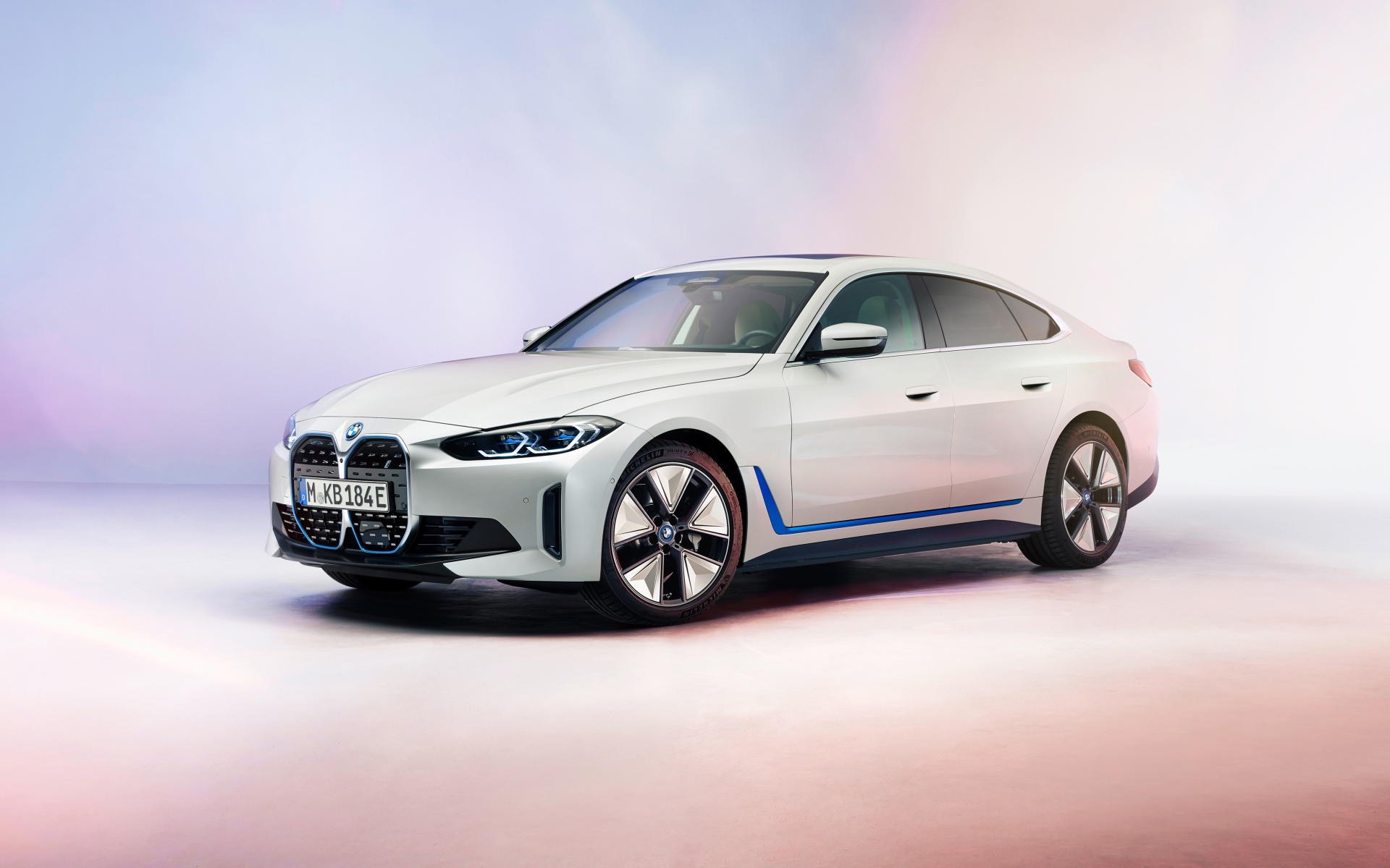 Дорогой автомобиль BMW I4 2021 года