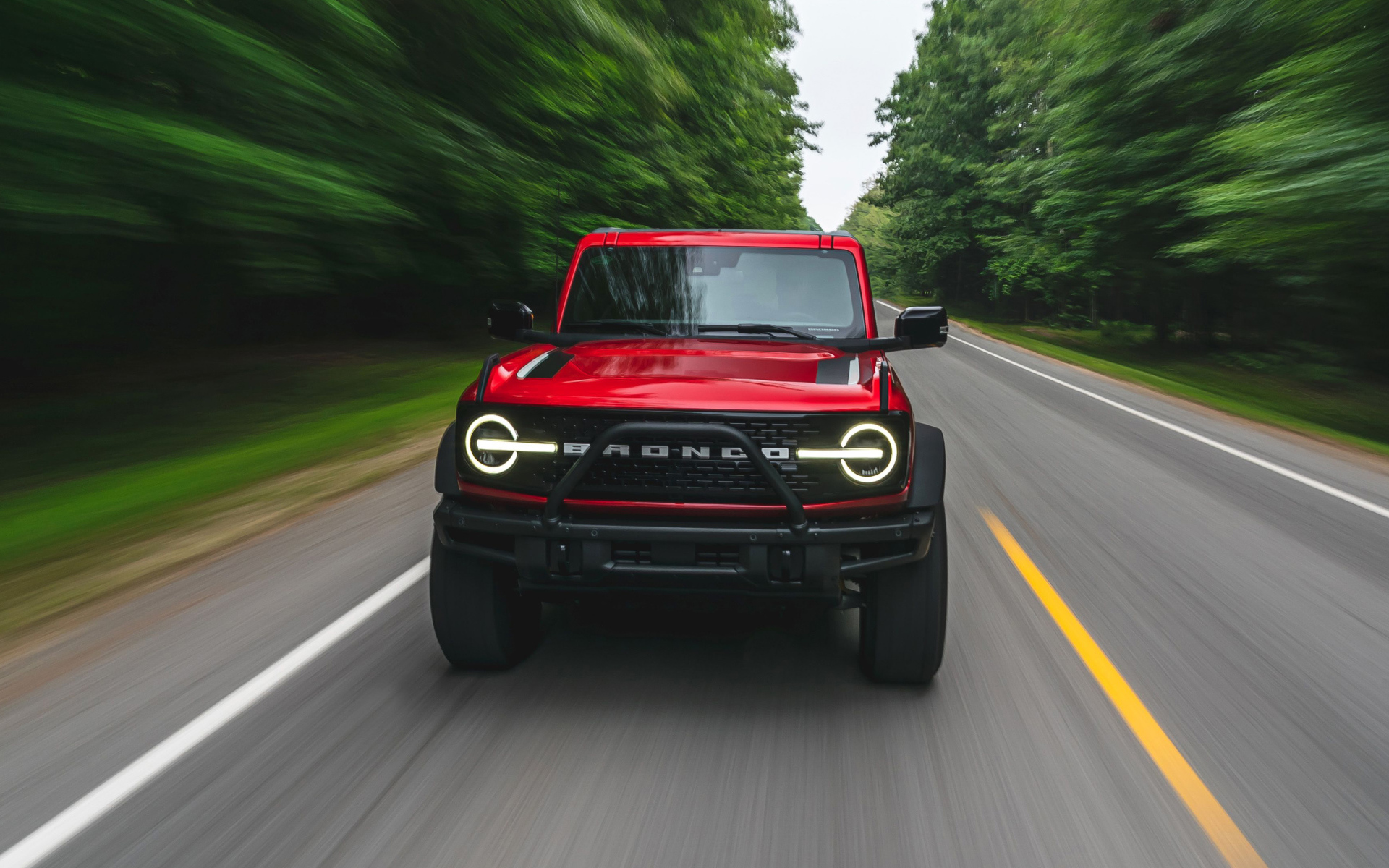 Красный внедорожник Ford Bronco 2-Door, 2021 года 