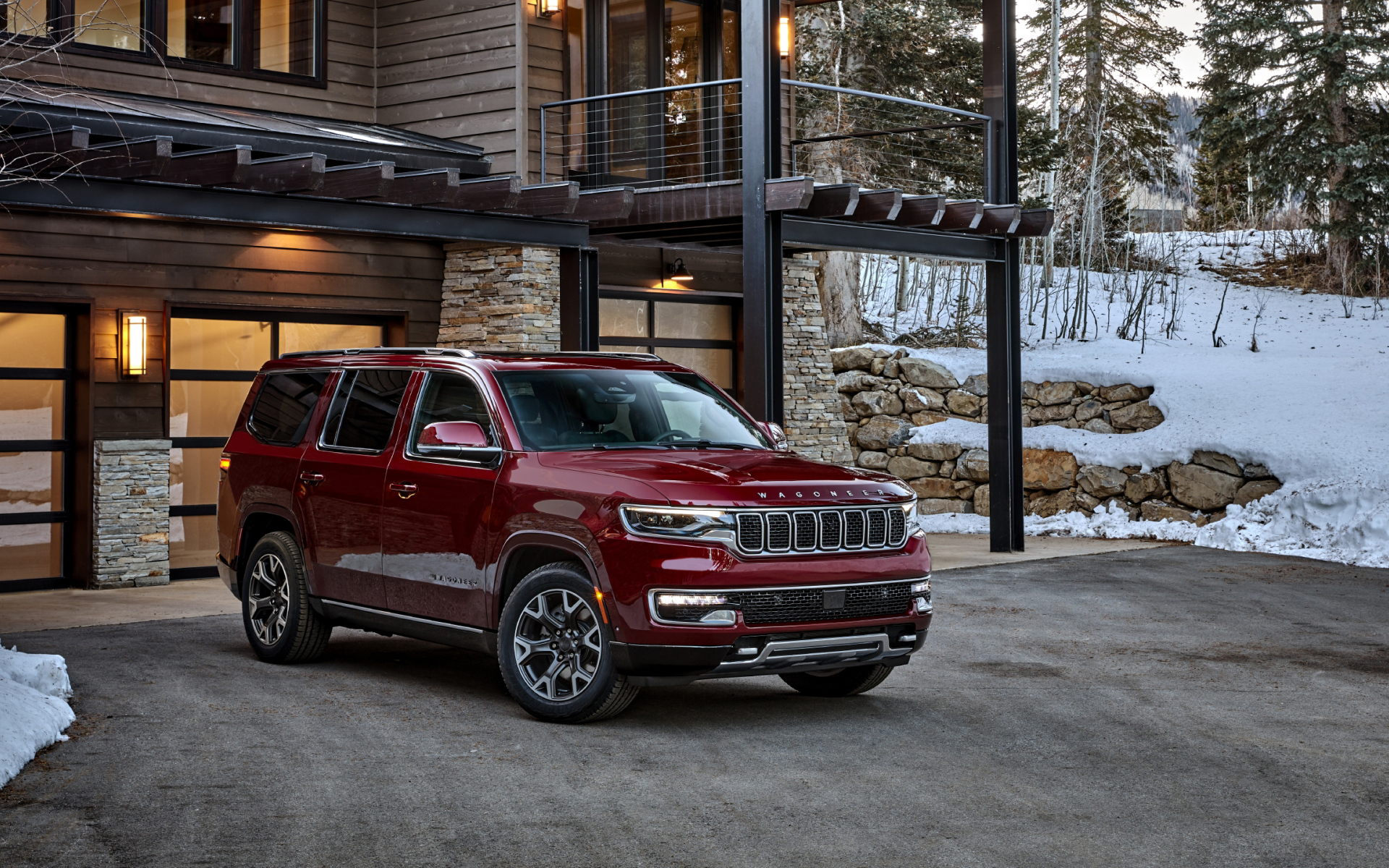 Внедорожник Jeep Wagoneer Series II Premium, 2022 года у дома зимой