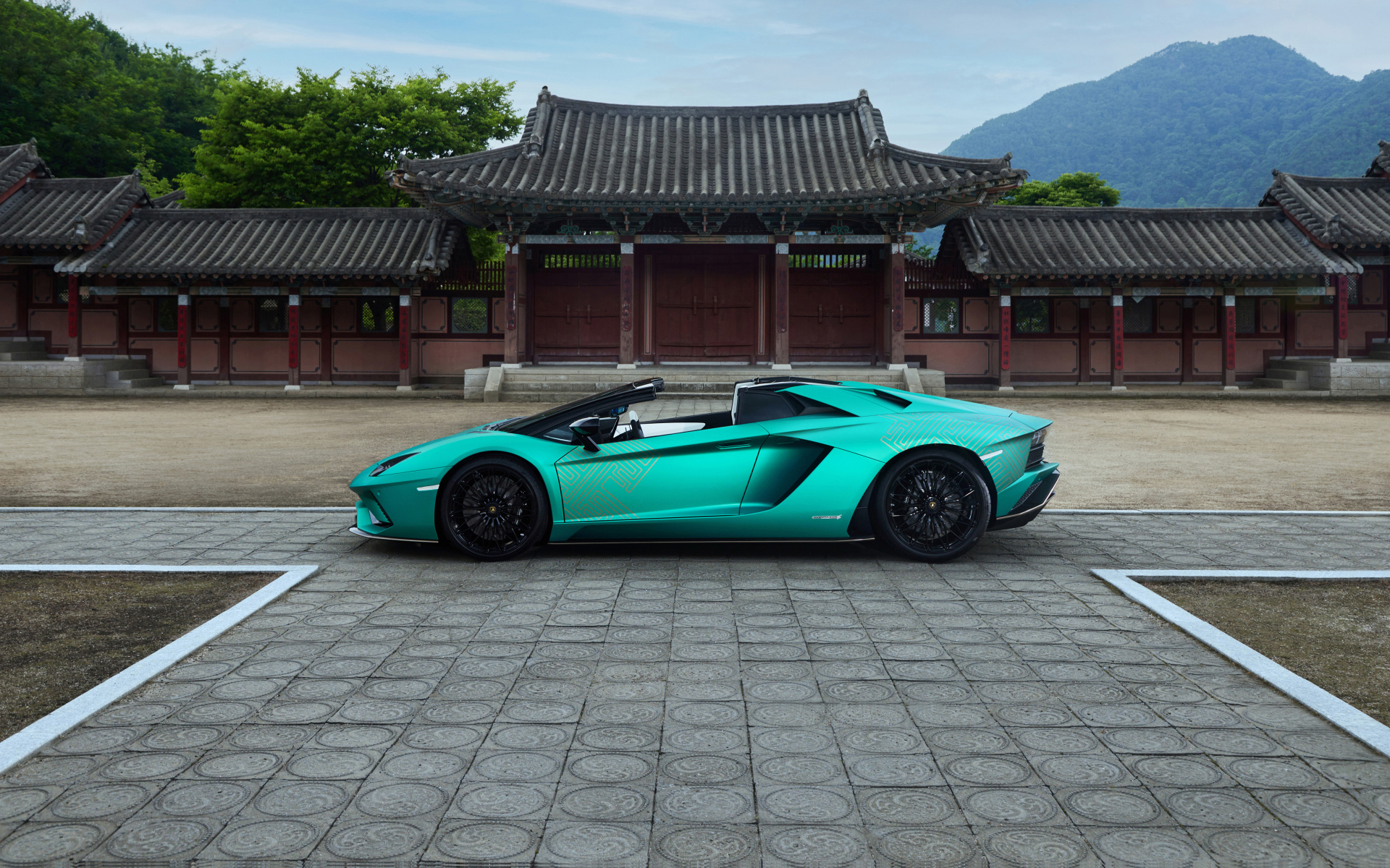 Спортивный кабриолет Lamborghini Aventador S, 2021 года