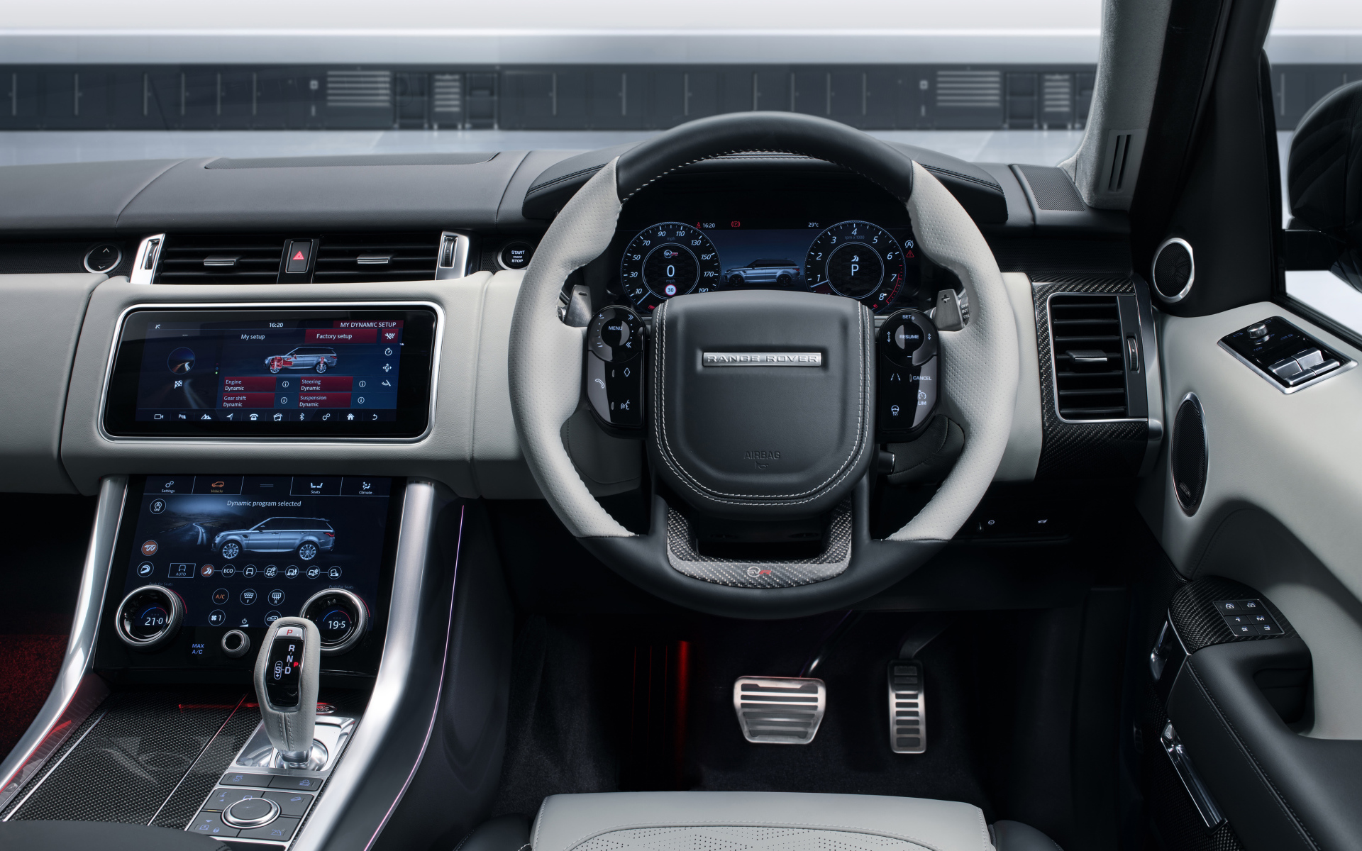 Салон автомобиля Range Rover Sport SVR Ultimate Edition 2021 года