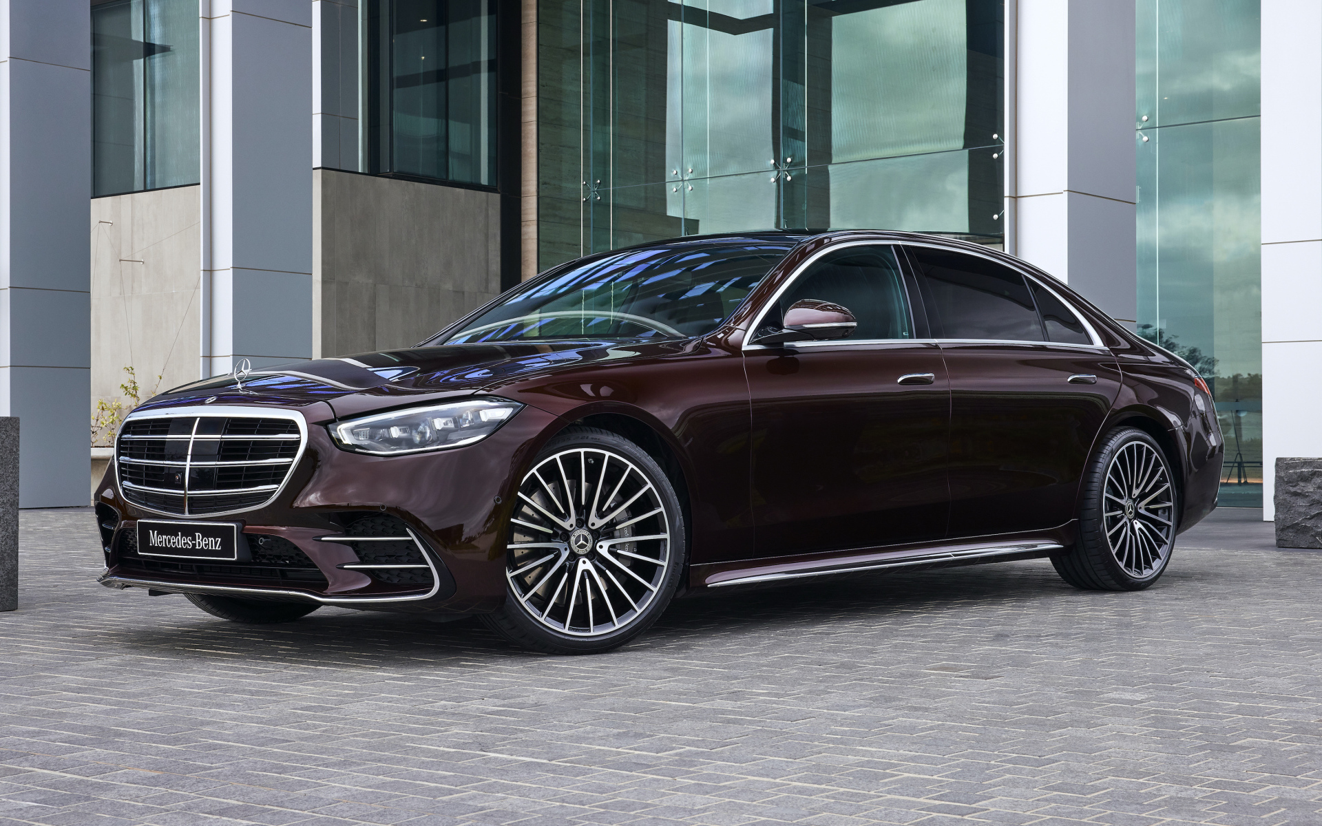 Дорогой деловой автомобиль Mercedes-Benz S 450 4MATIC AMG Line 2021 года