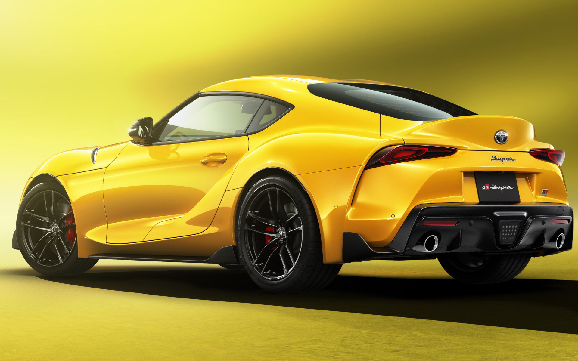Желтый автомобиль Toyota GR Supra SZ-R, 2022 года  на желтом фоне