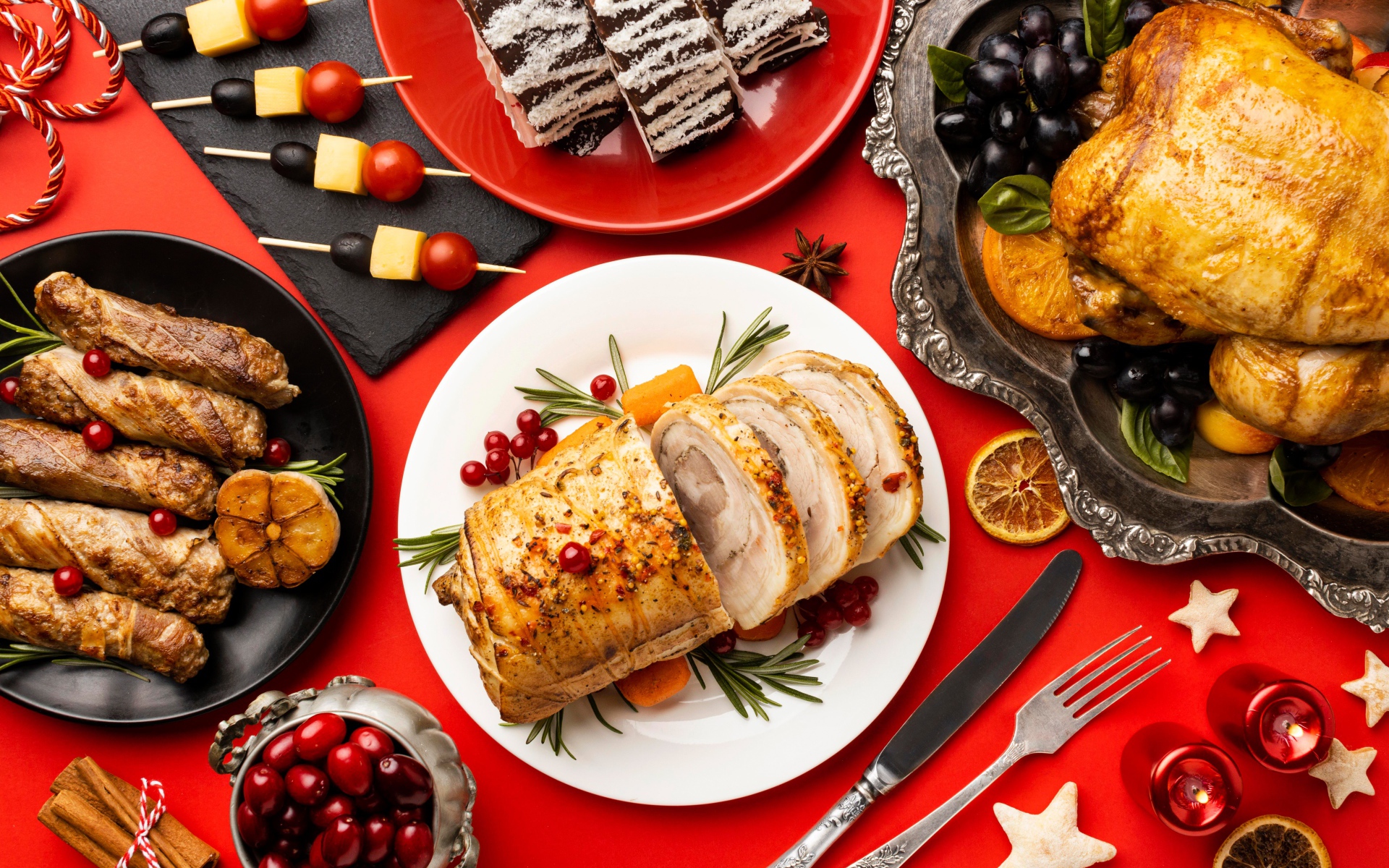 Мясные блюда на праздничном столе