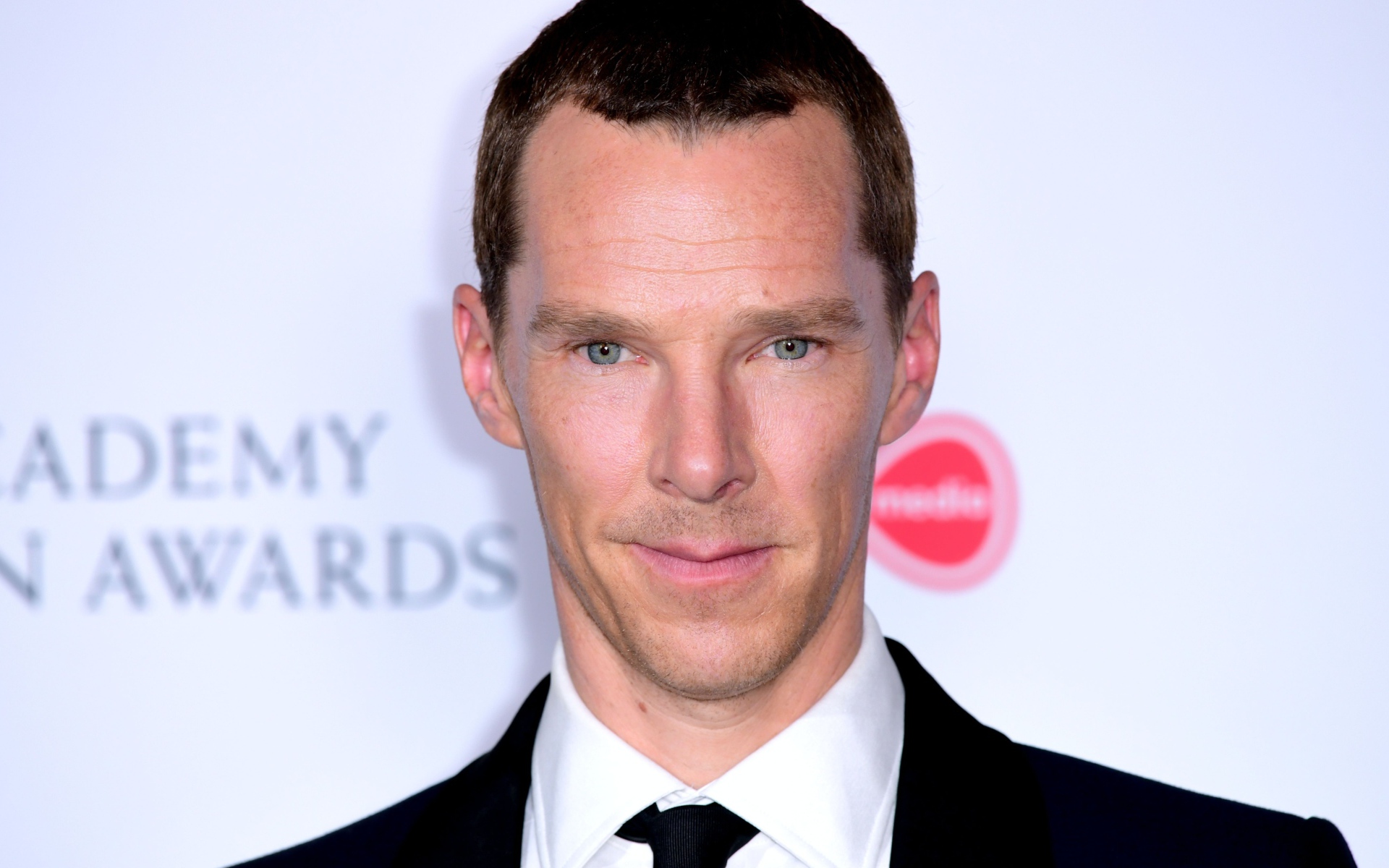 Актер Бенедикт Камбербэтч крупным планом