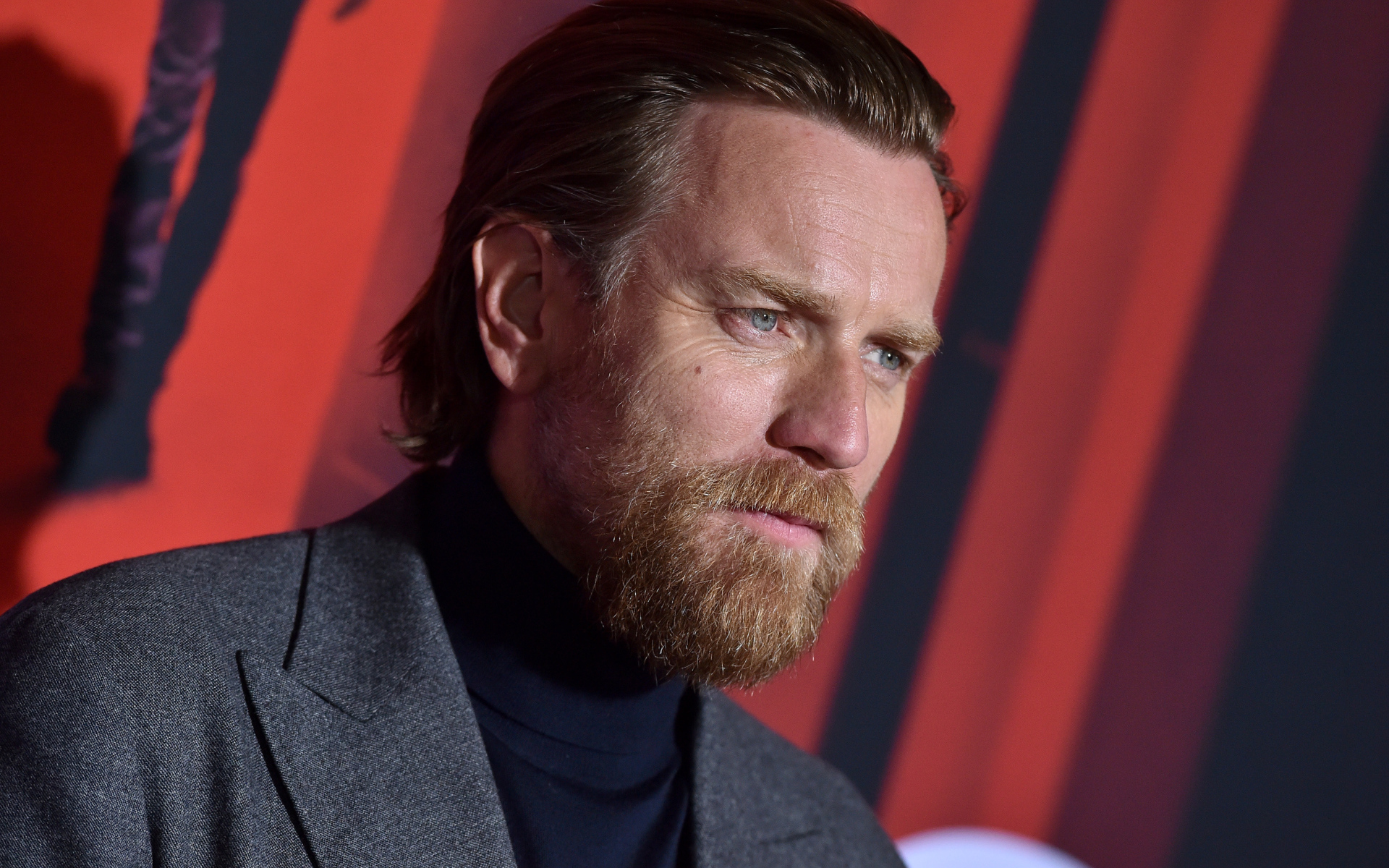 Актер Юэн Макгрегор с бородой