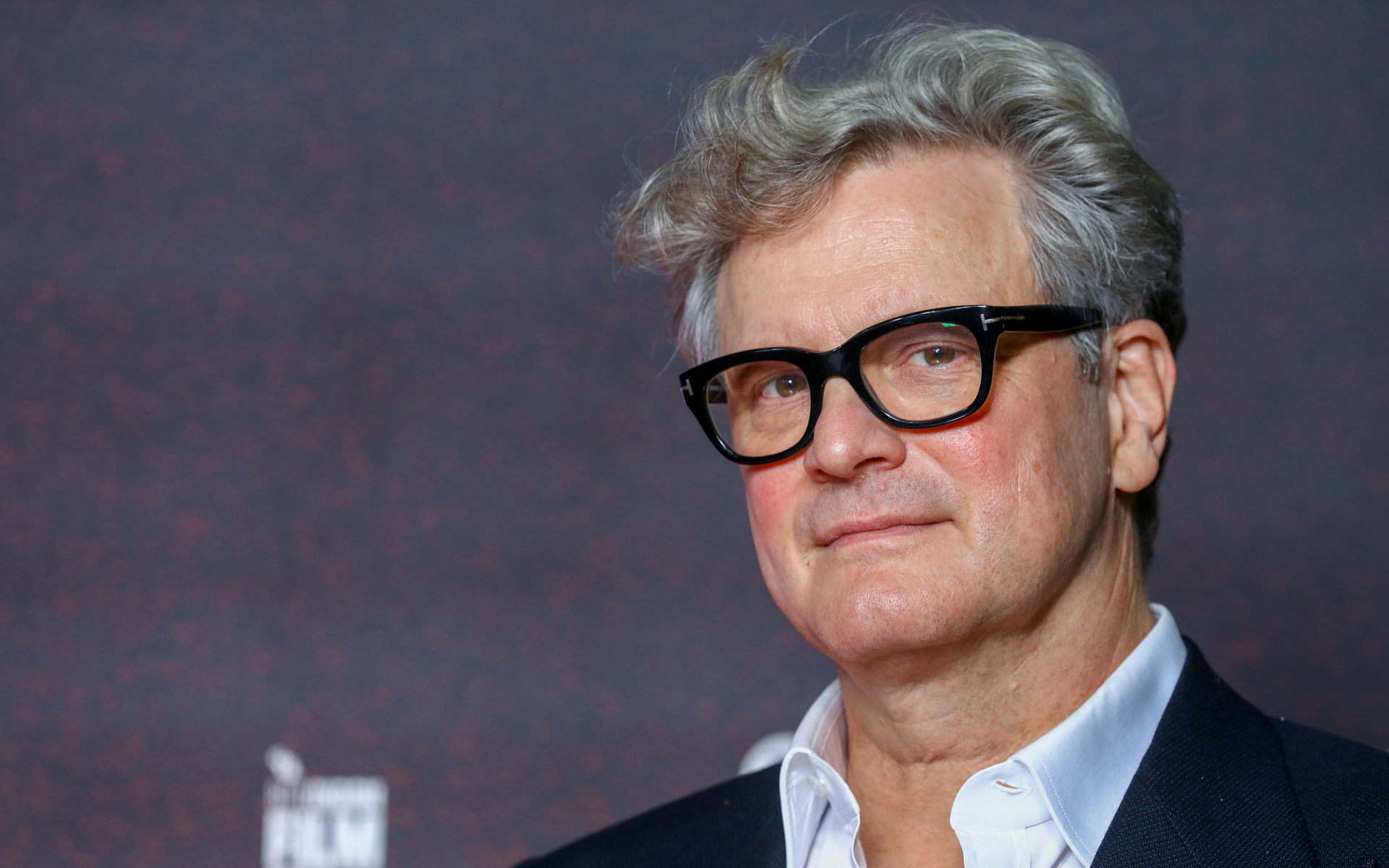 Британский актер Колин Ферт в очках