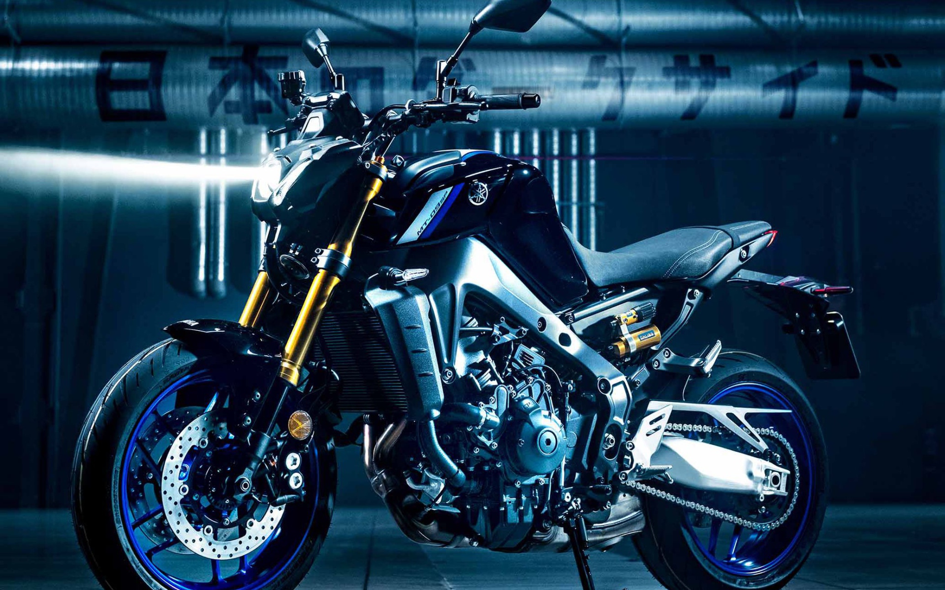 Большой мотоцикл Yamaha MT 09 2021 года